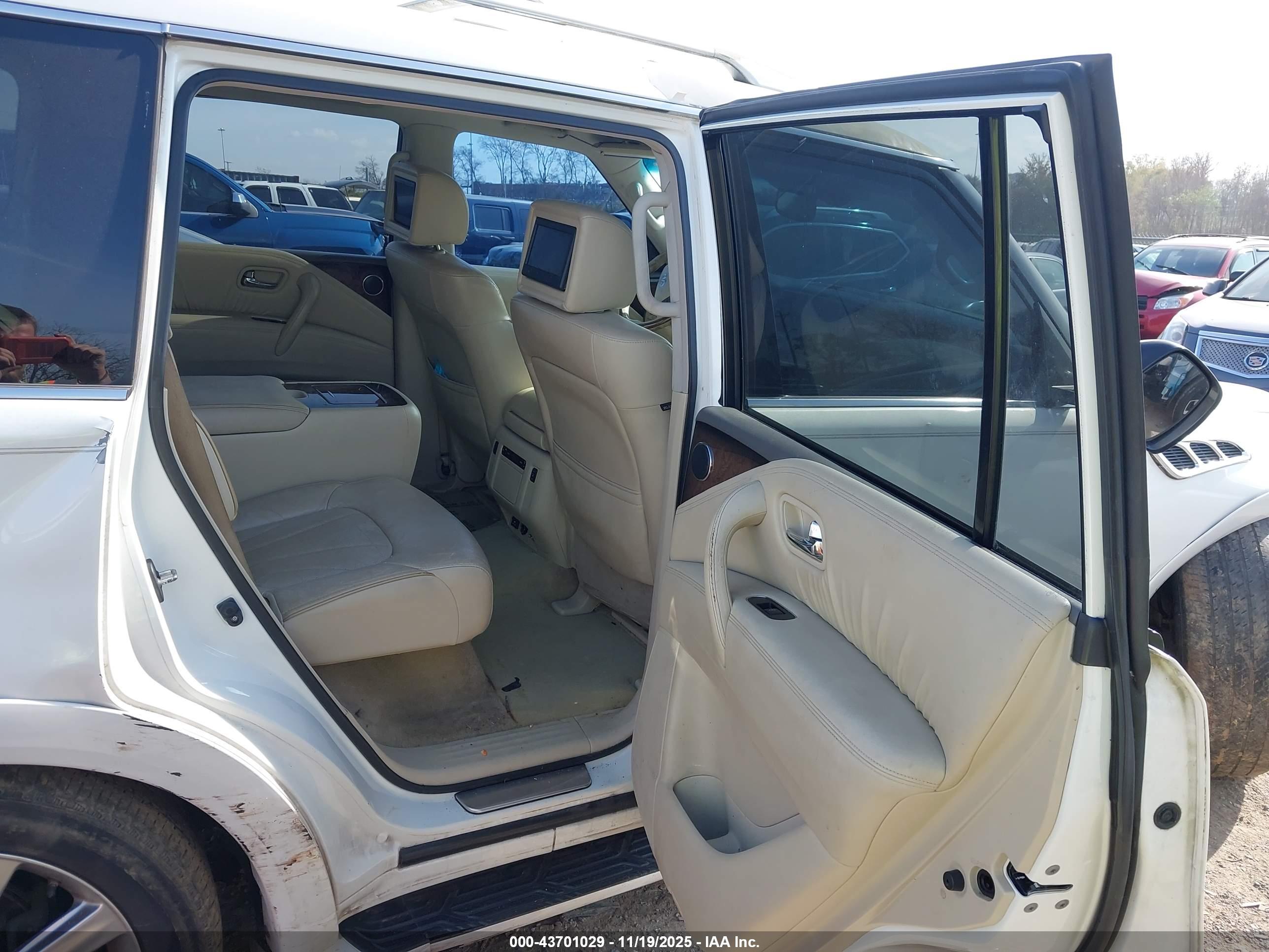 INFINITI QX56 image 8