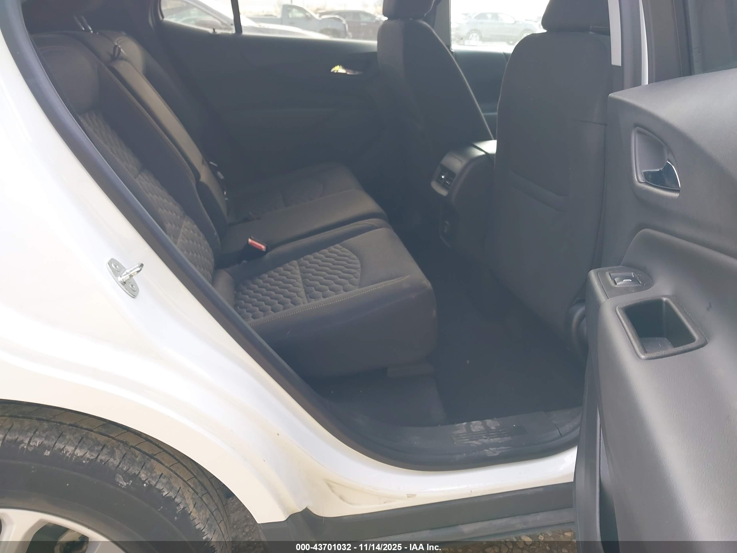 CHEVROLET EQUINOX image 8