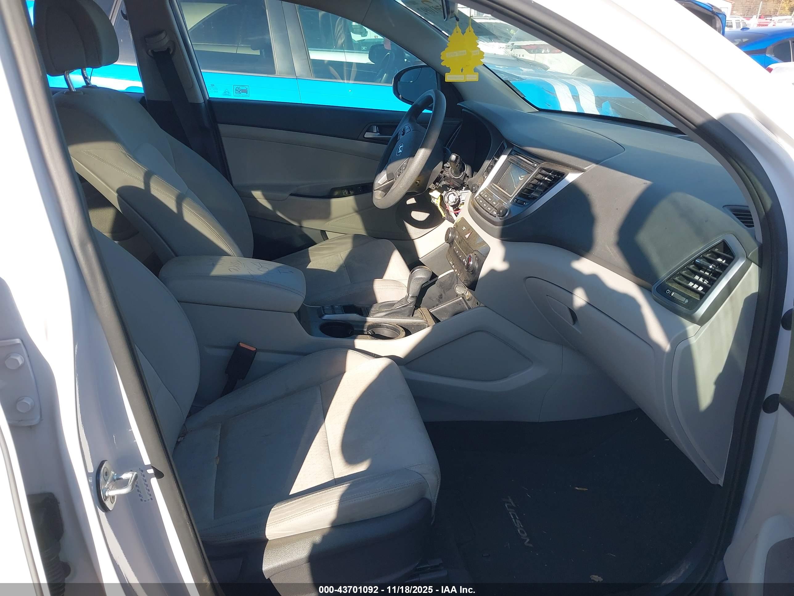 HYUNDAI TUCSON image 5