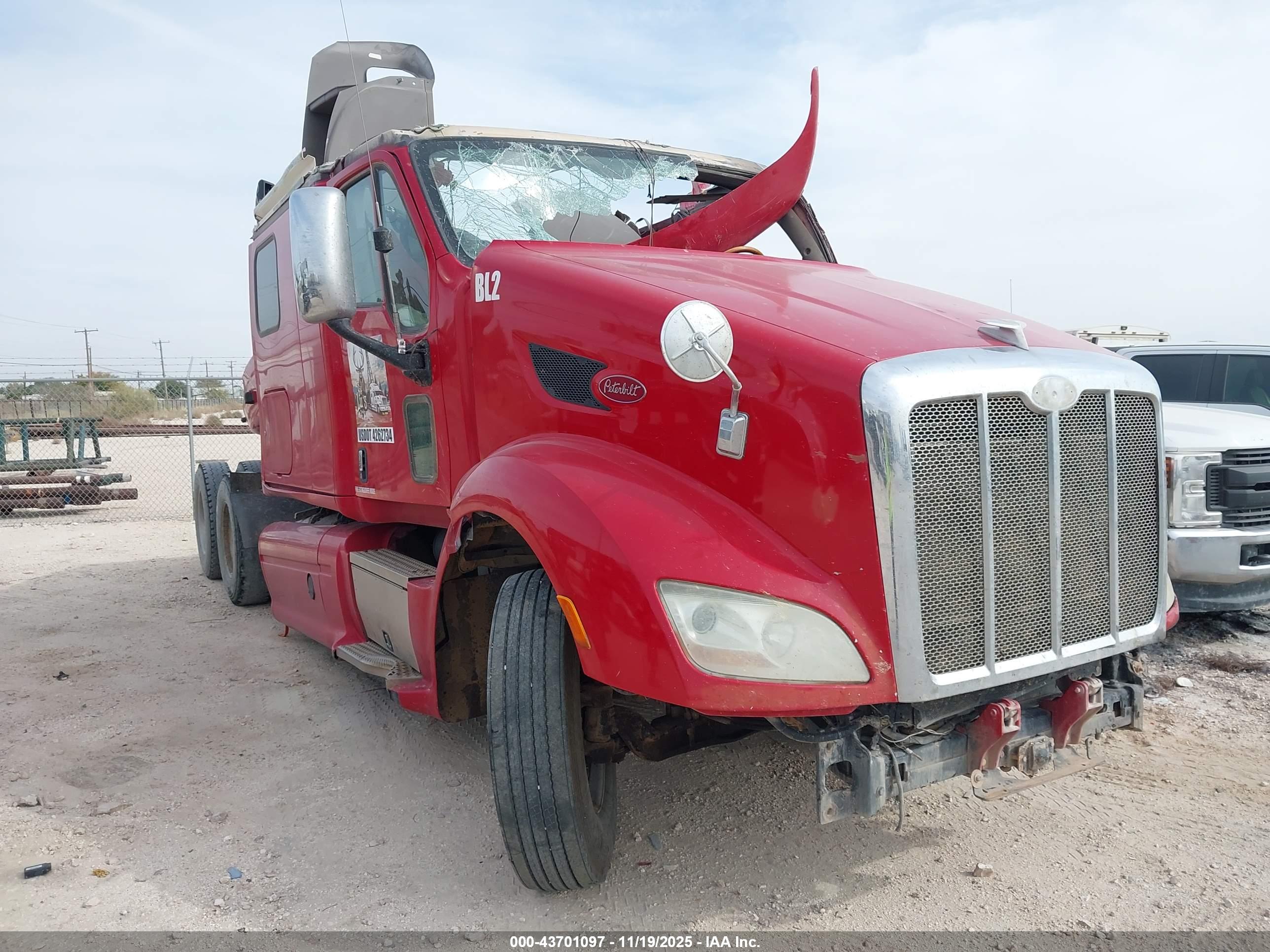 PETERBILT 587 image 2