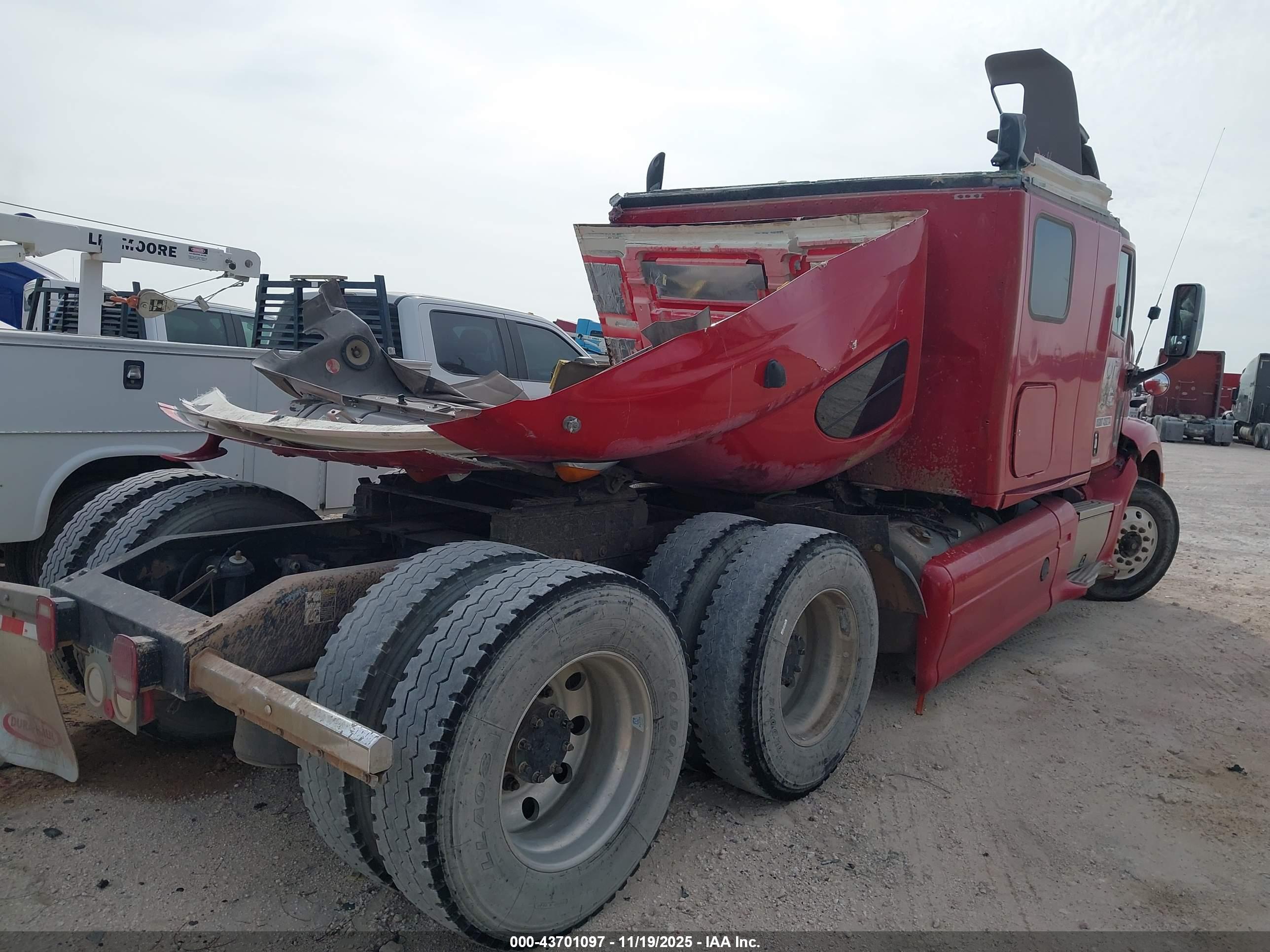 PETERBILT 587 image 3
