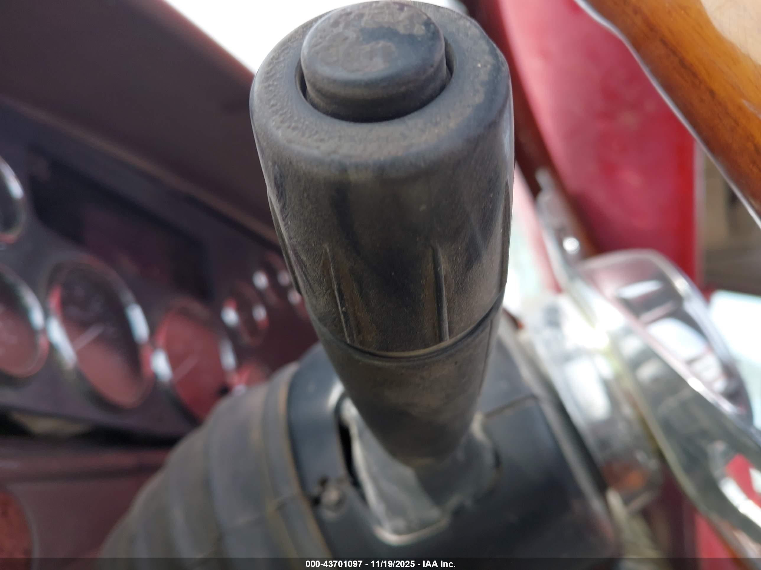 PETERBILT 587 image 6