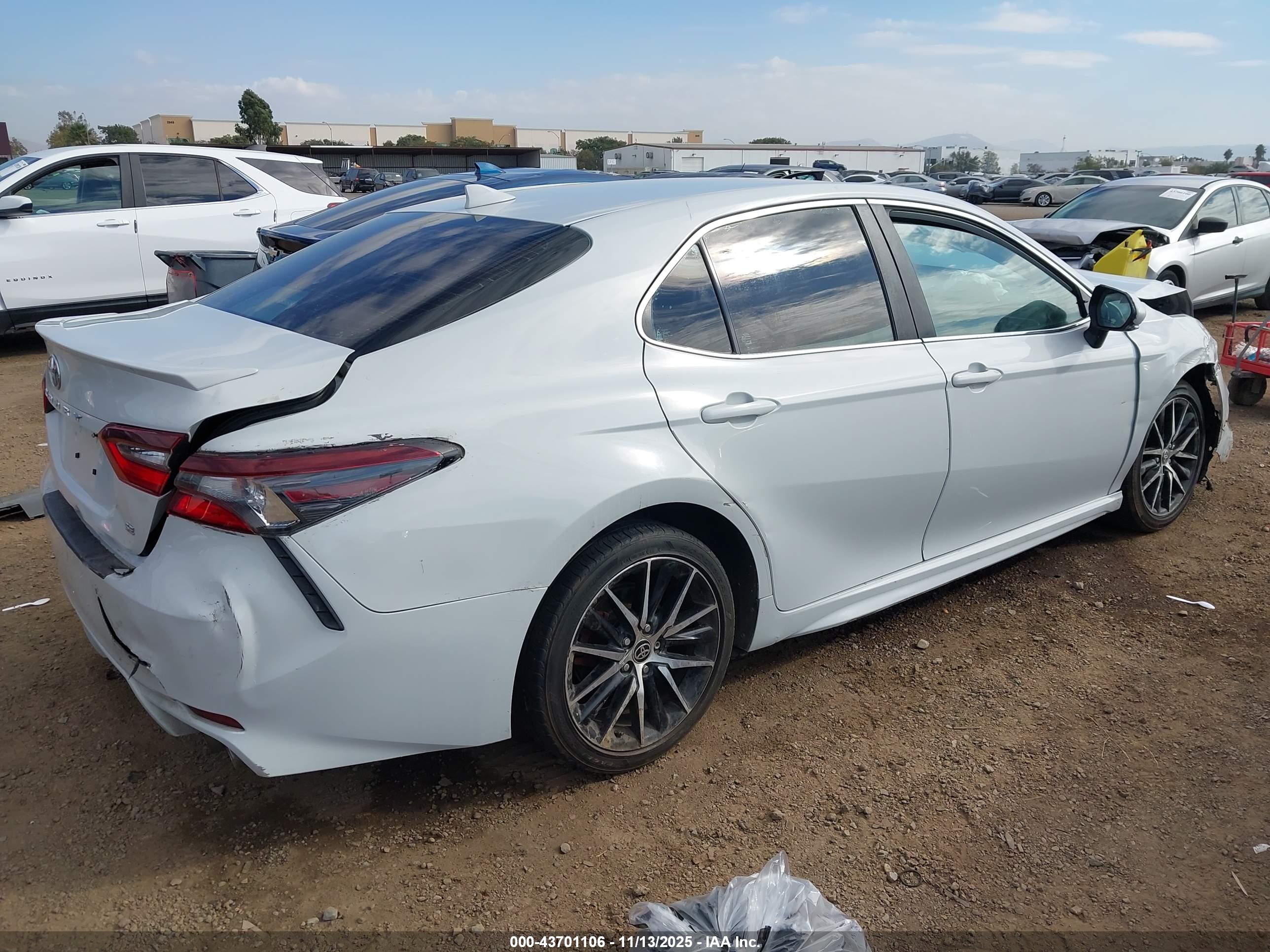 TOYOTA CAMRY image 4
