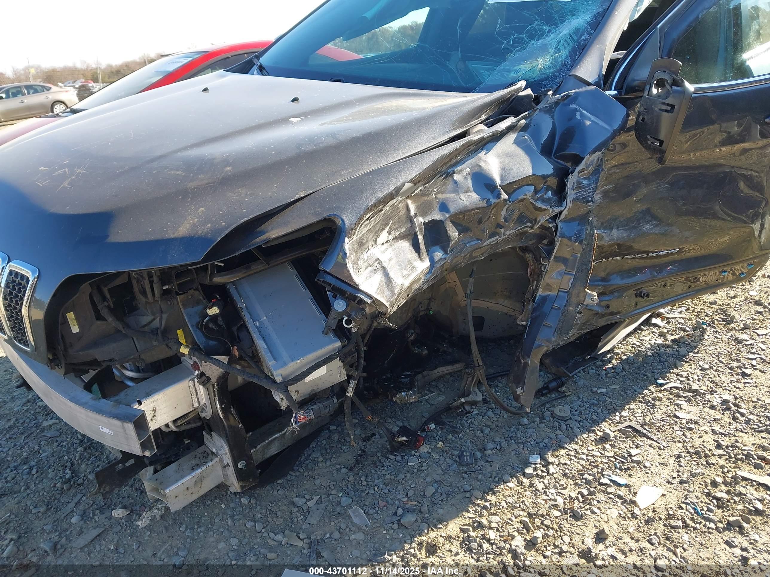 JEEP CHEROKEE image 6