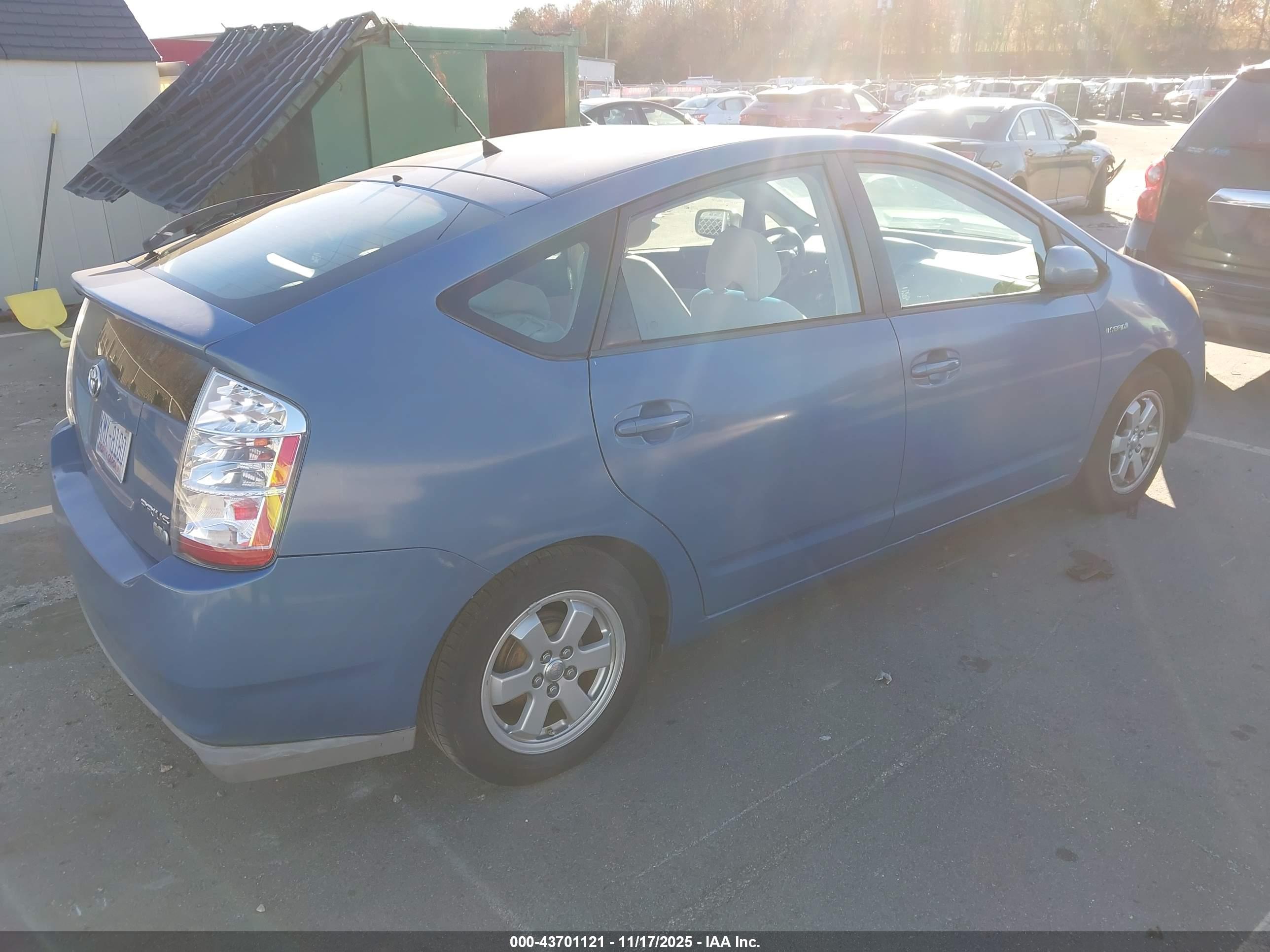 TOYOTA PRIUS image 4
