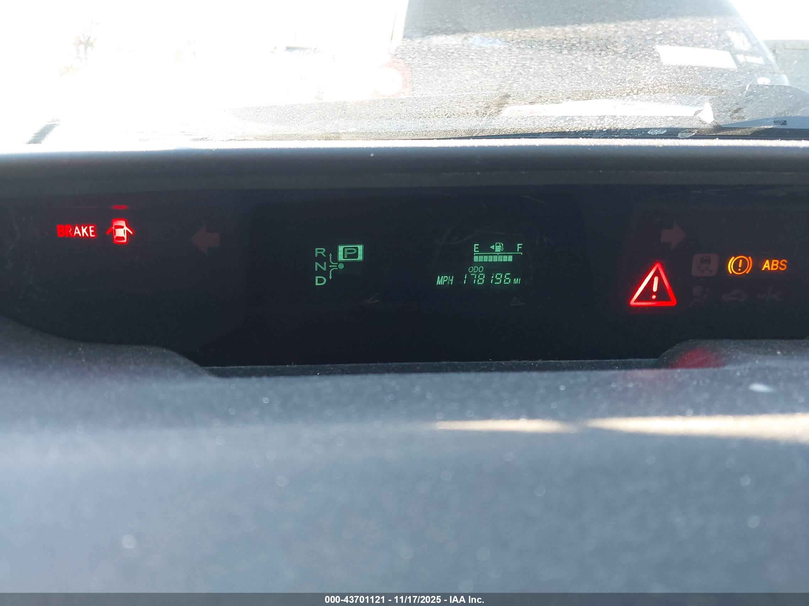TOYOTA PRIUS image 7