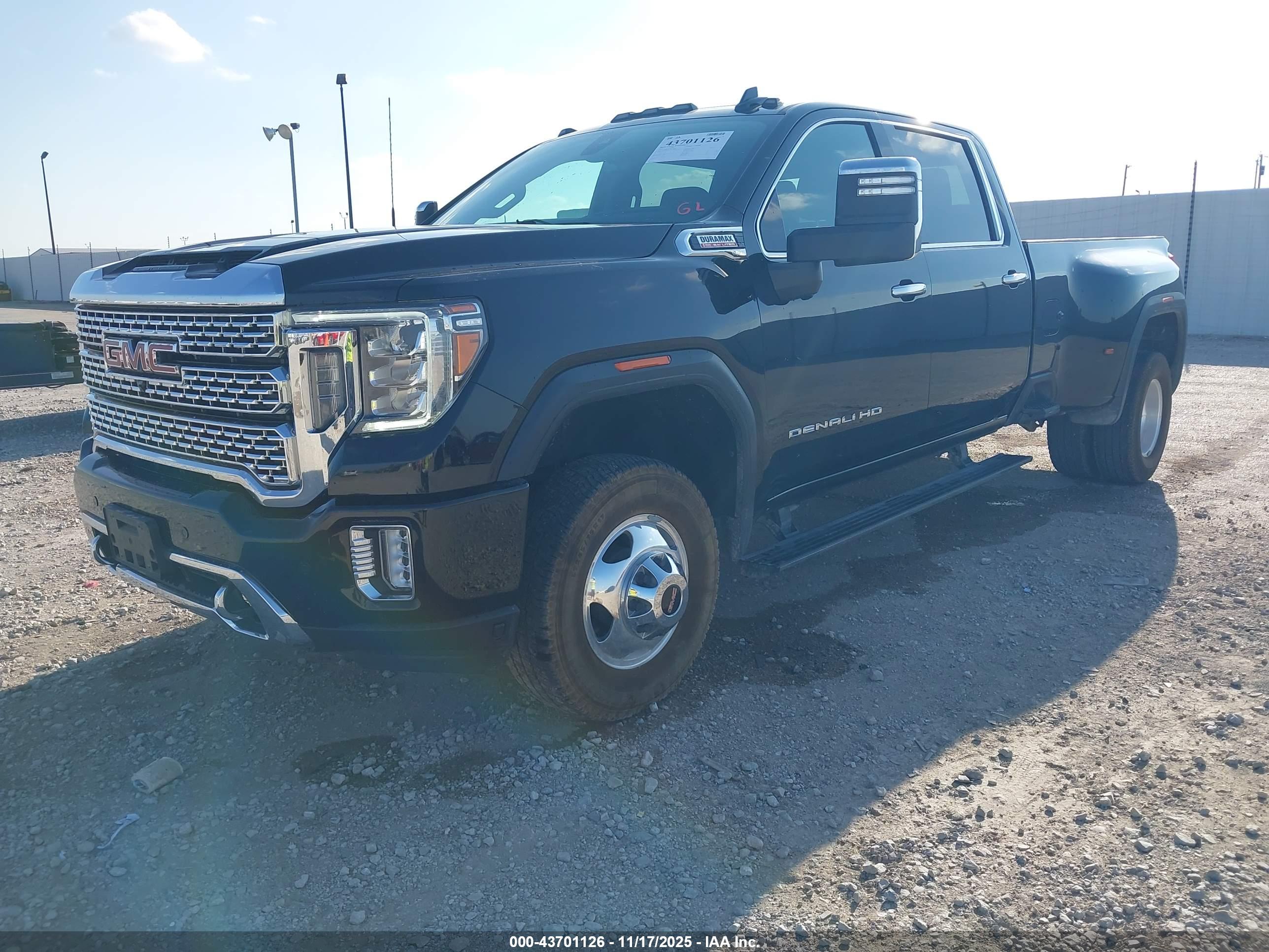 GMC SIERRA image 2