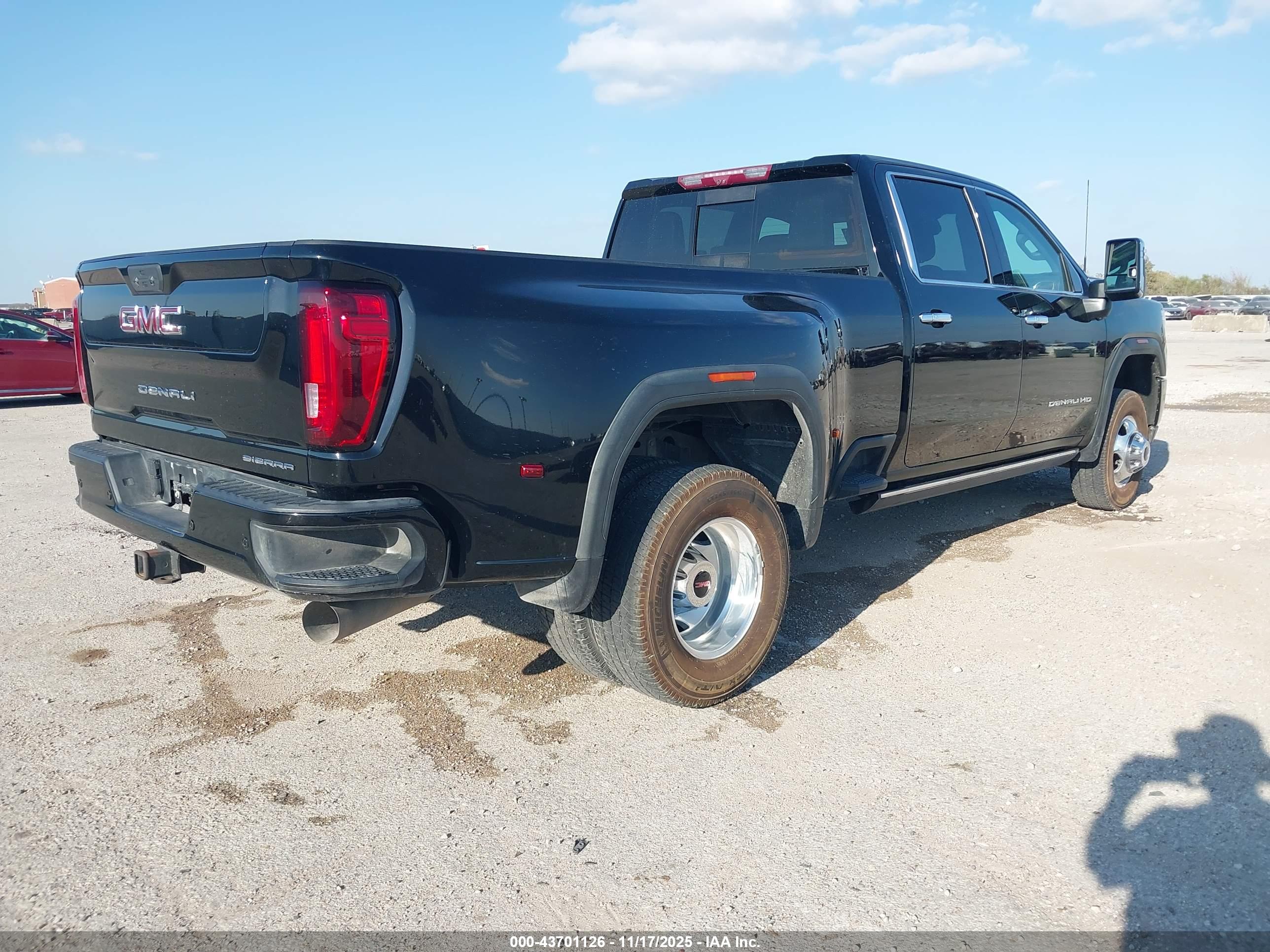 GMC SIERRA image 4