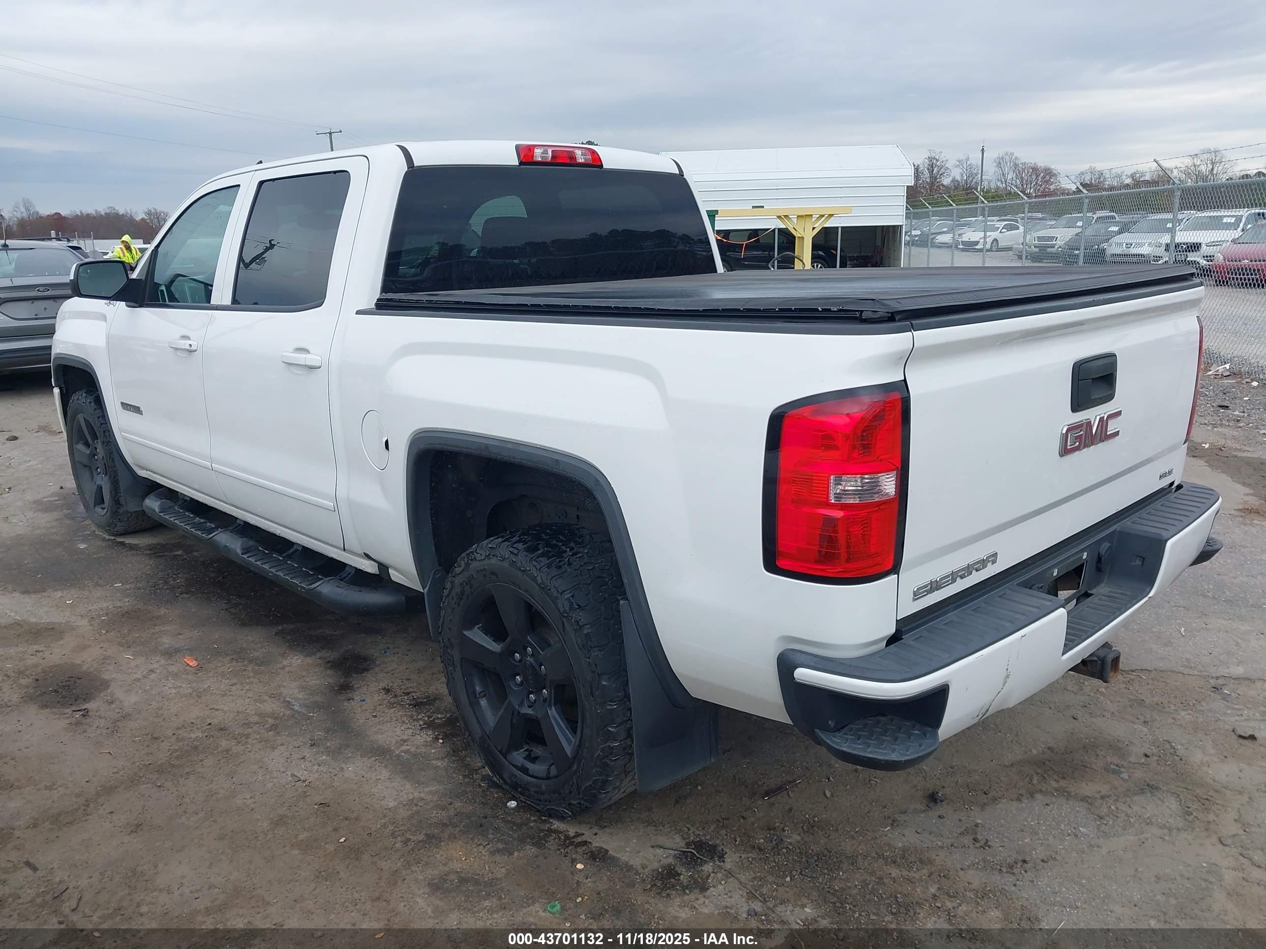 GMC SIERRA image 3