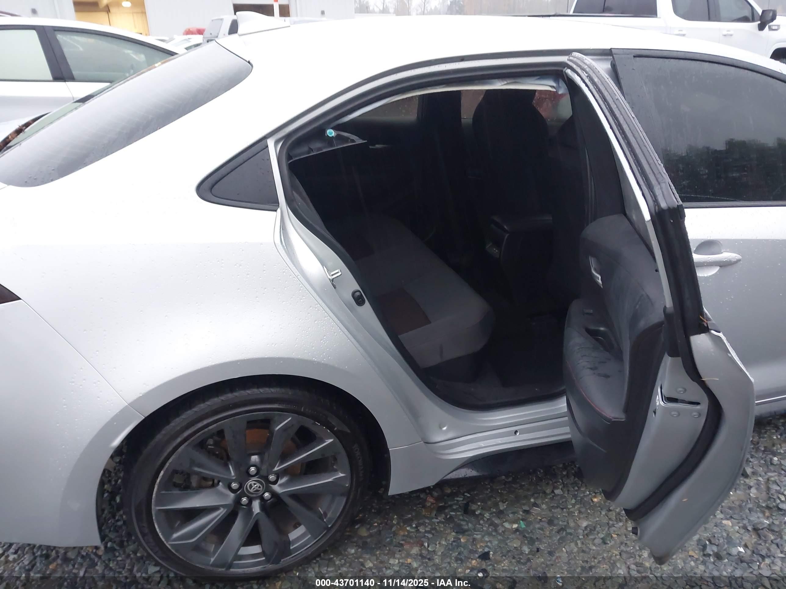 TOYOTA COROLLA image 8