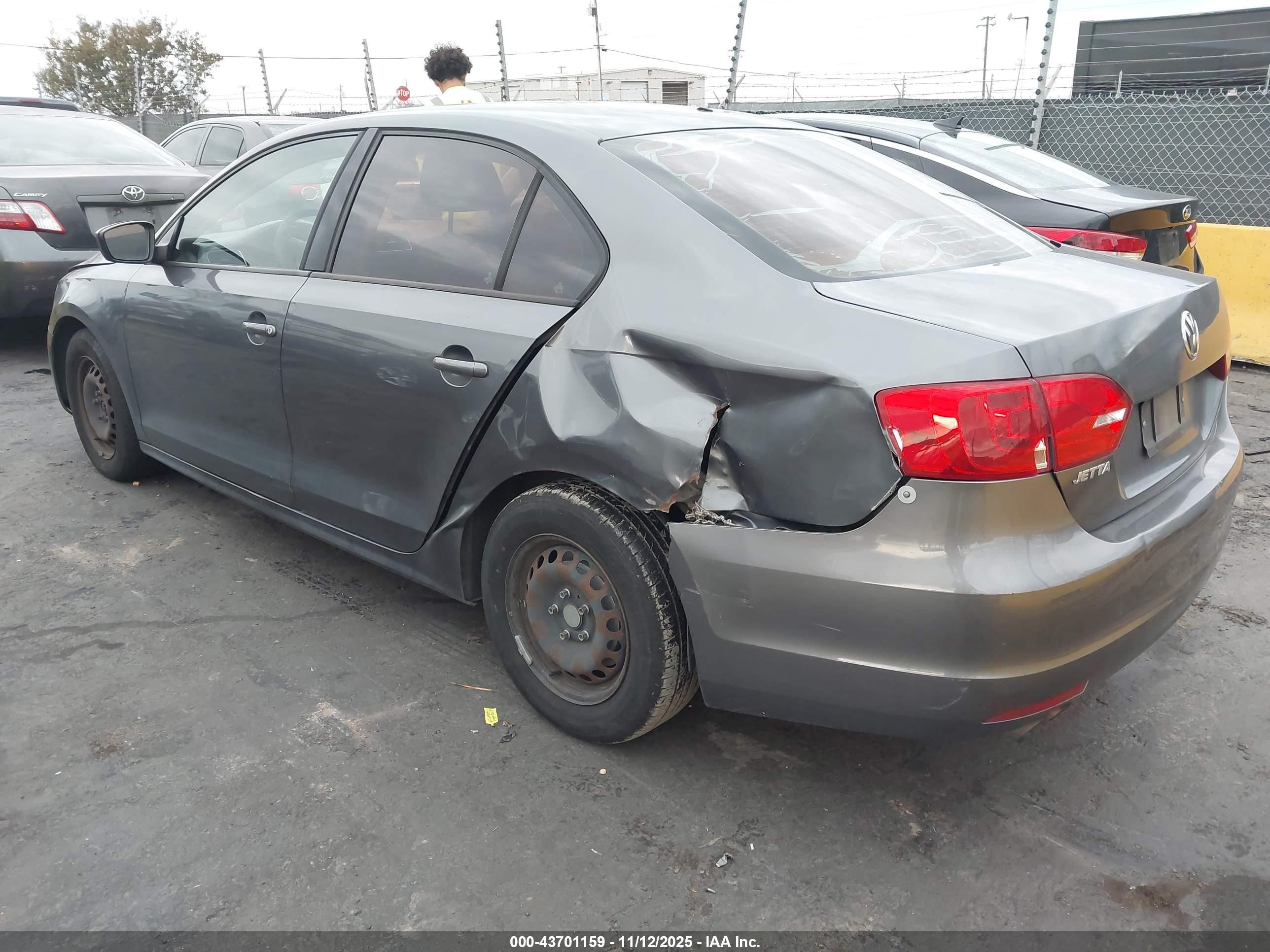 VOLKSWAGEN JETTA image 3