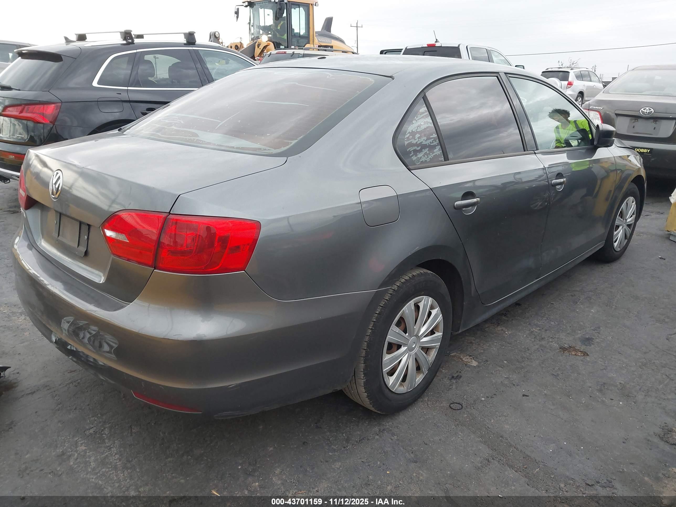 VOLKSWAGEN JETTA image 4