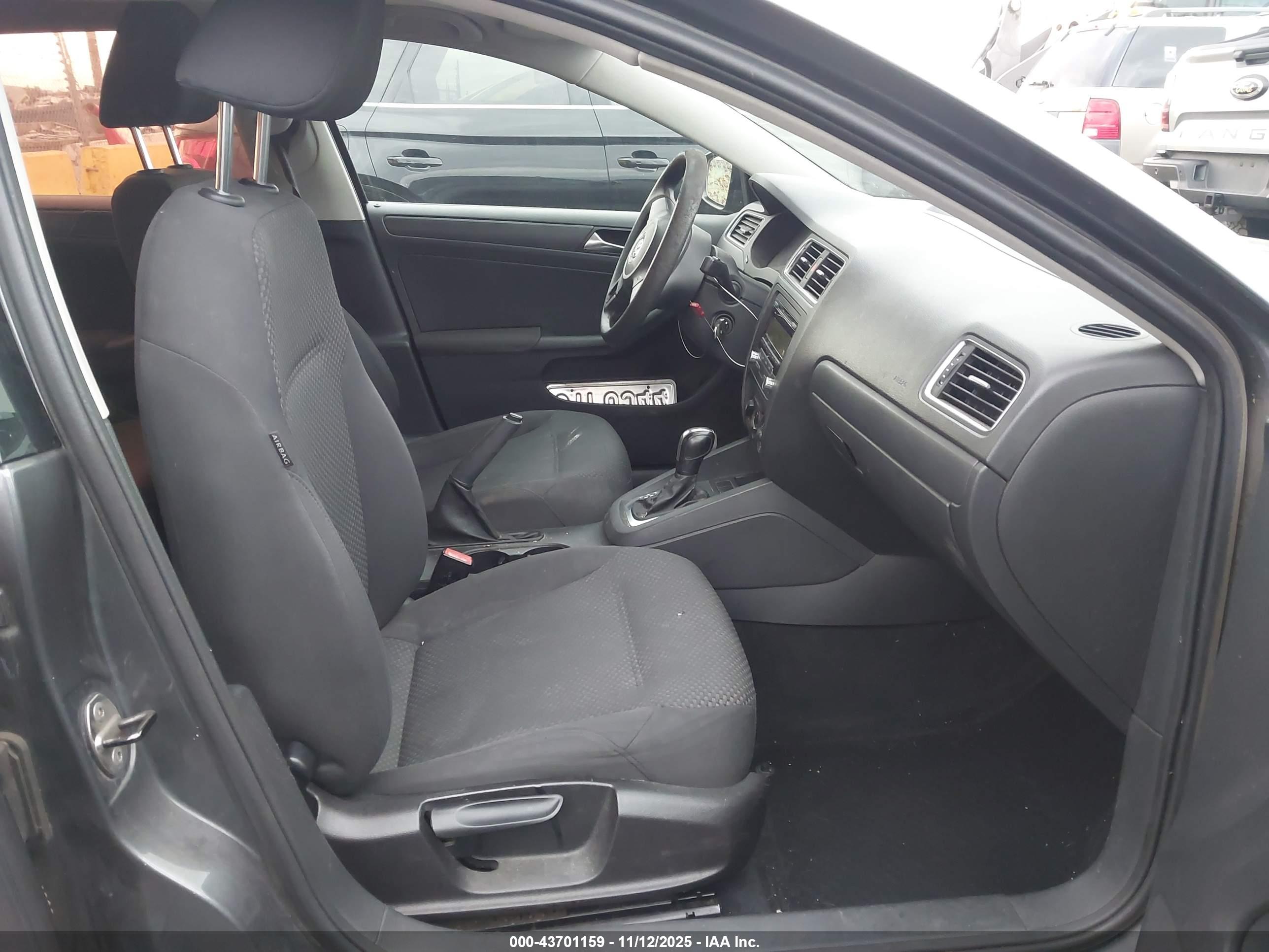 VOLKSWAGEN JETTA image 5