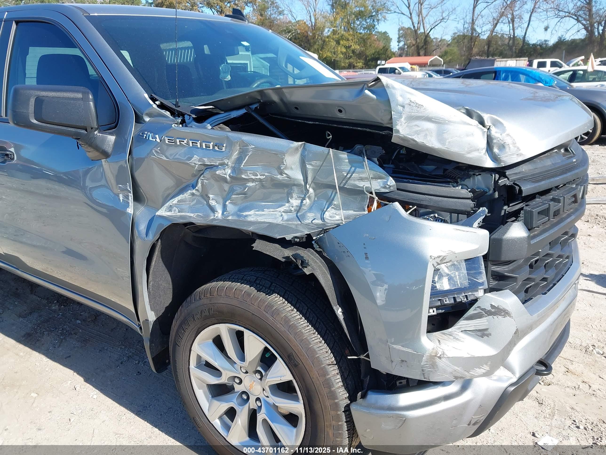 CHEVROLET SILVERADO image 6