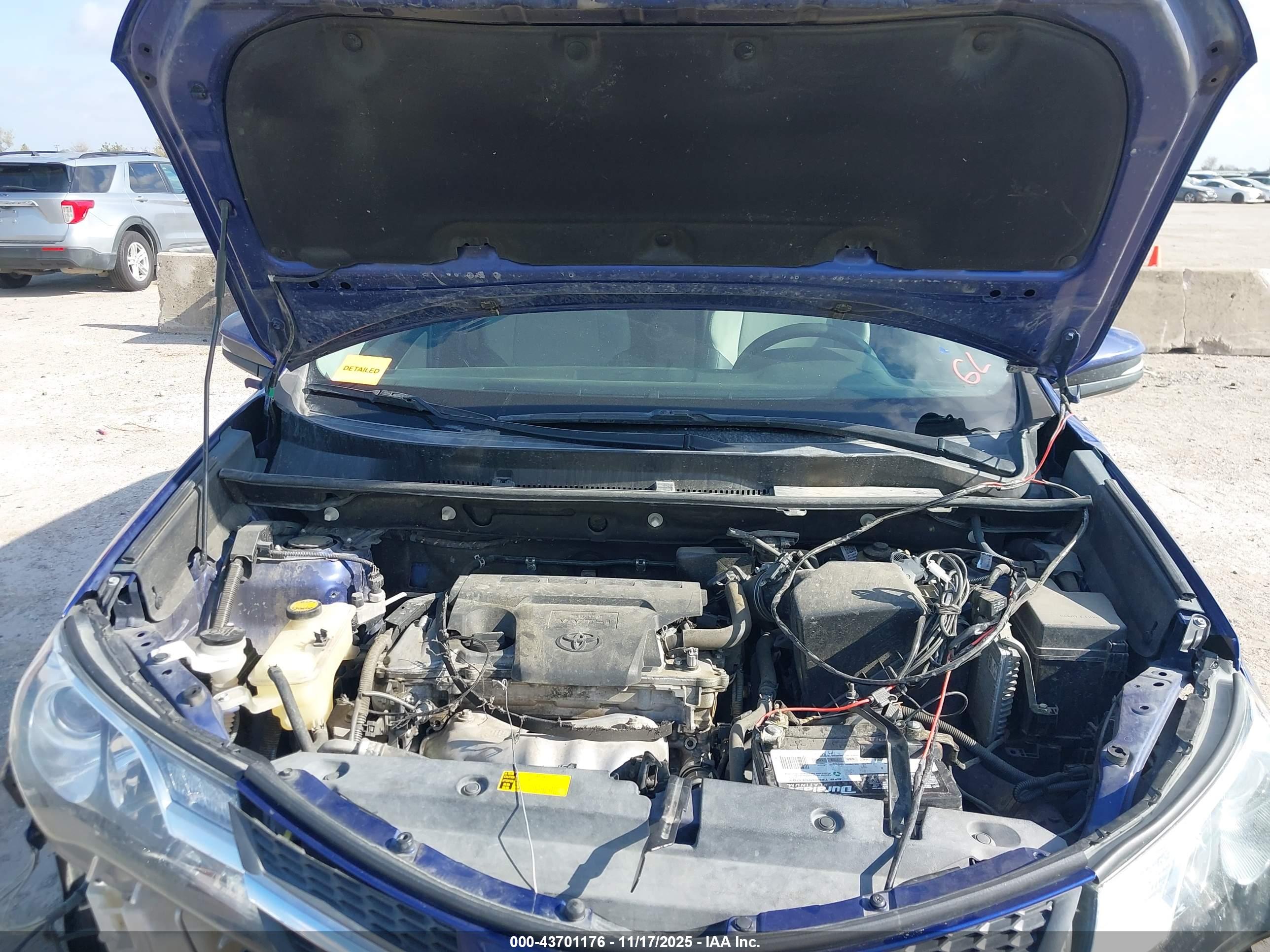 TOYOTA RAV4 image 10