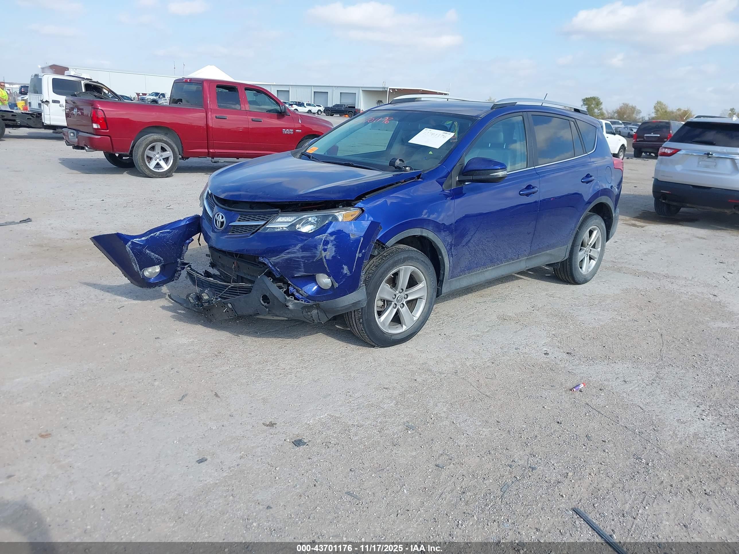 TOYOTA RAV4 image 2