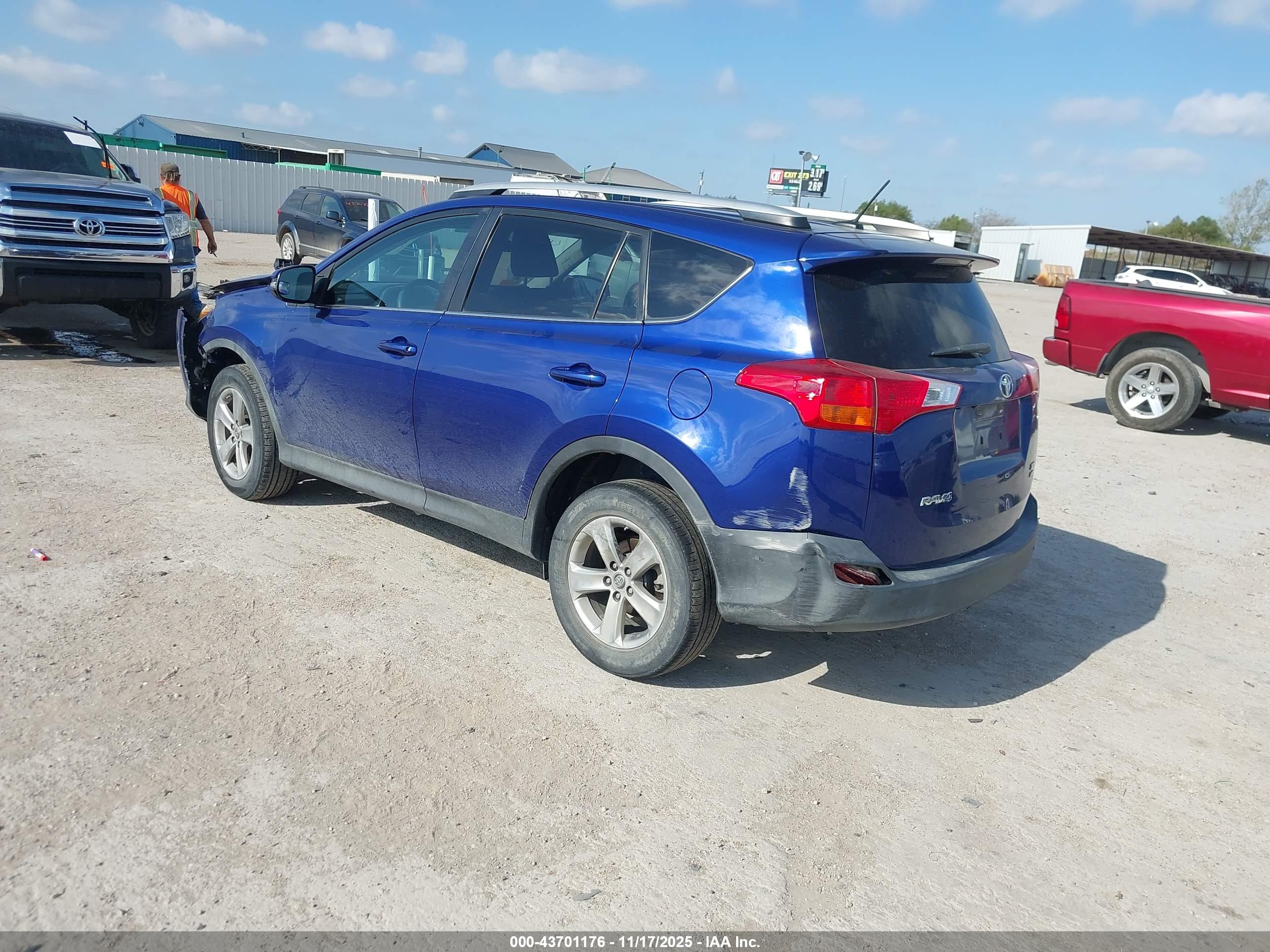 TOYOTA RAV4 image 3