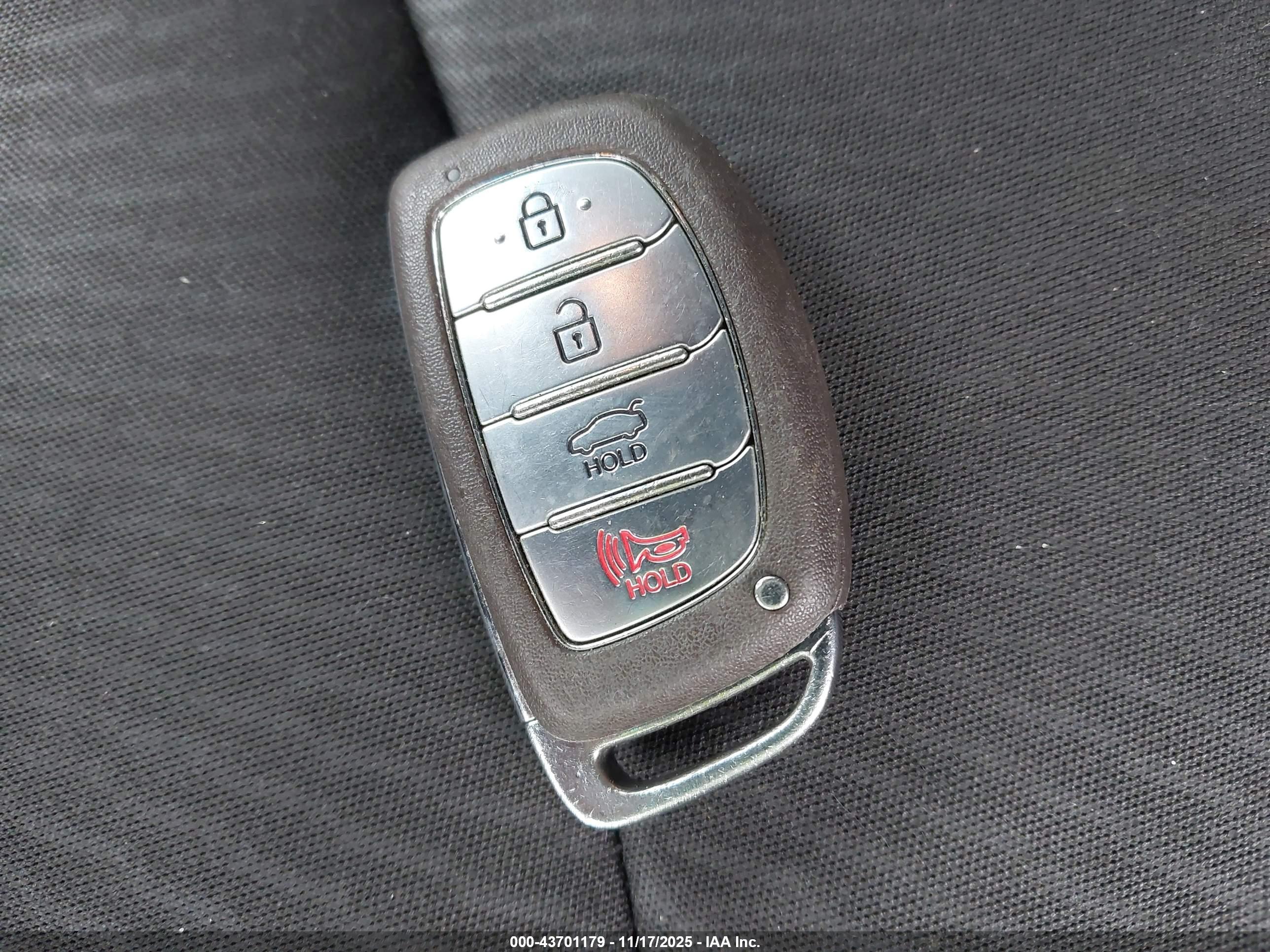 HYUNDAI ELANTRA image 11