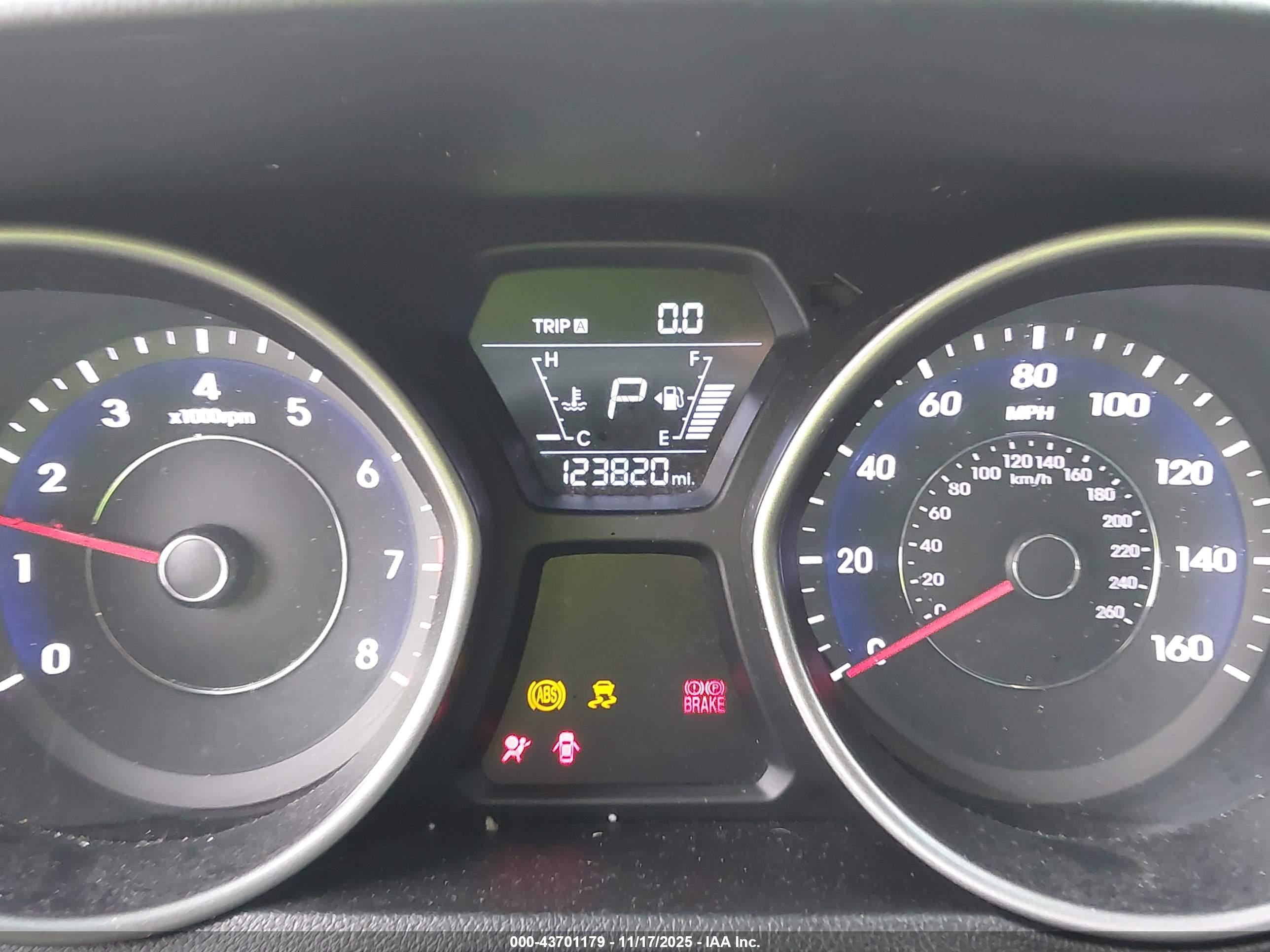 HYUNDAI ELANTRA image 7
