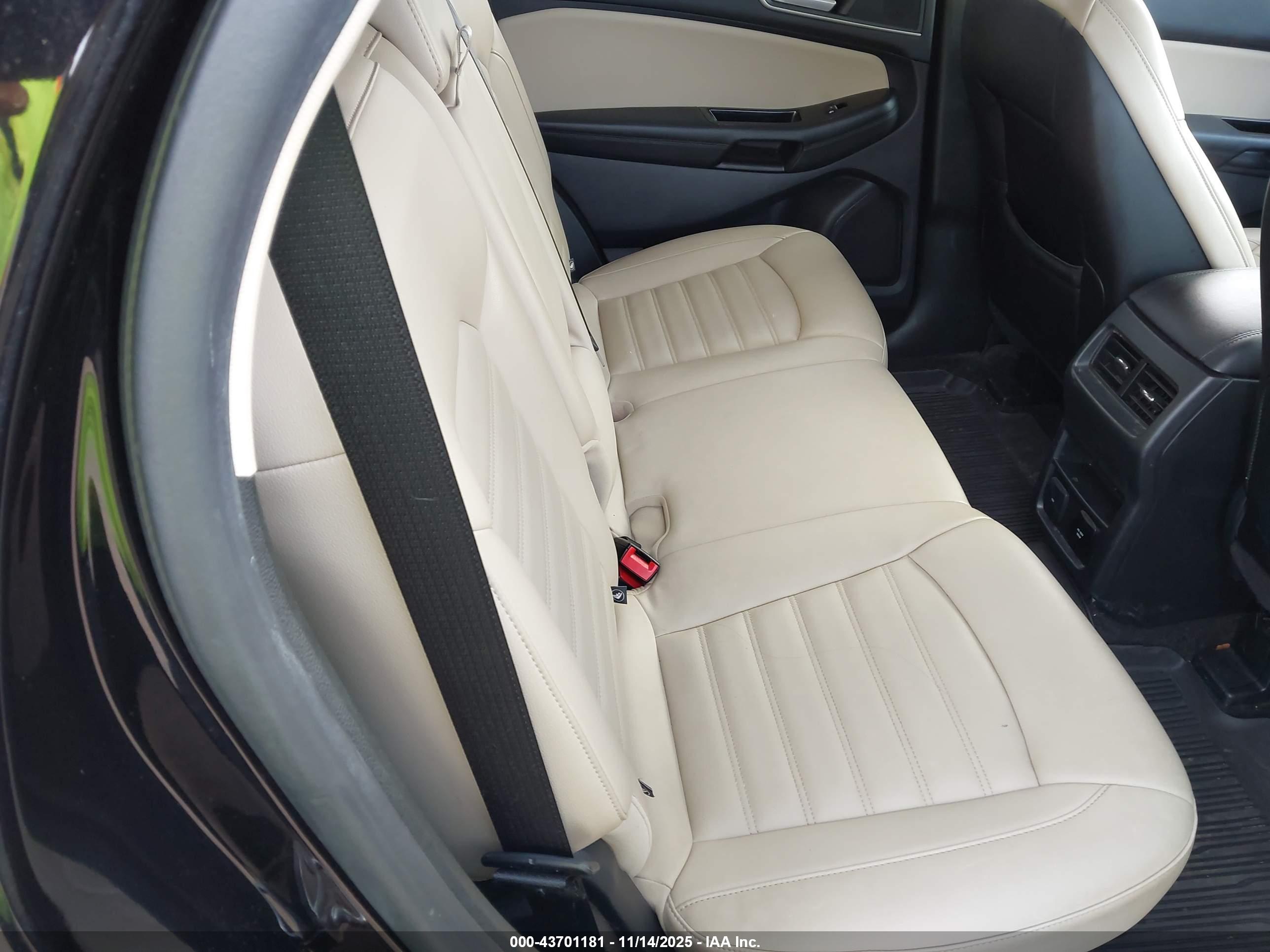 FORD EDGE image 8