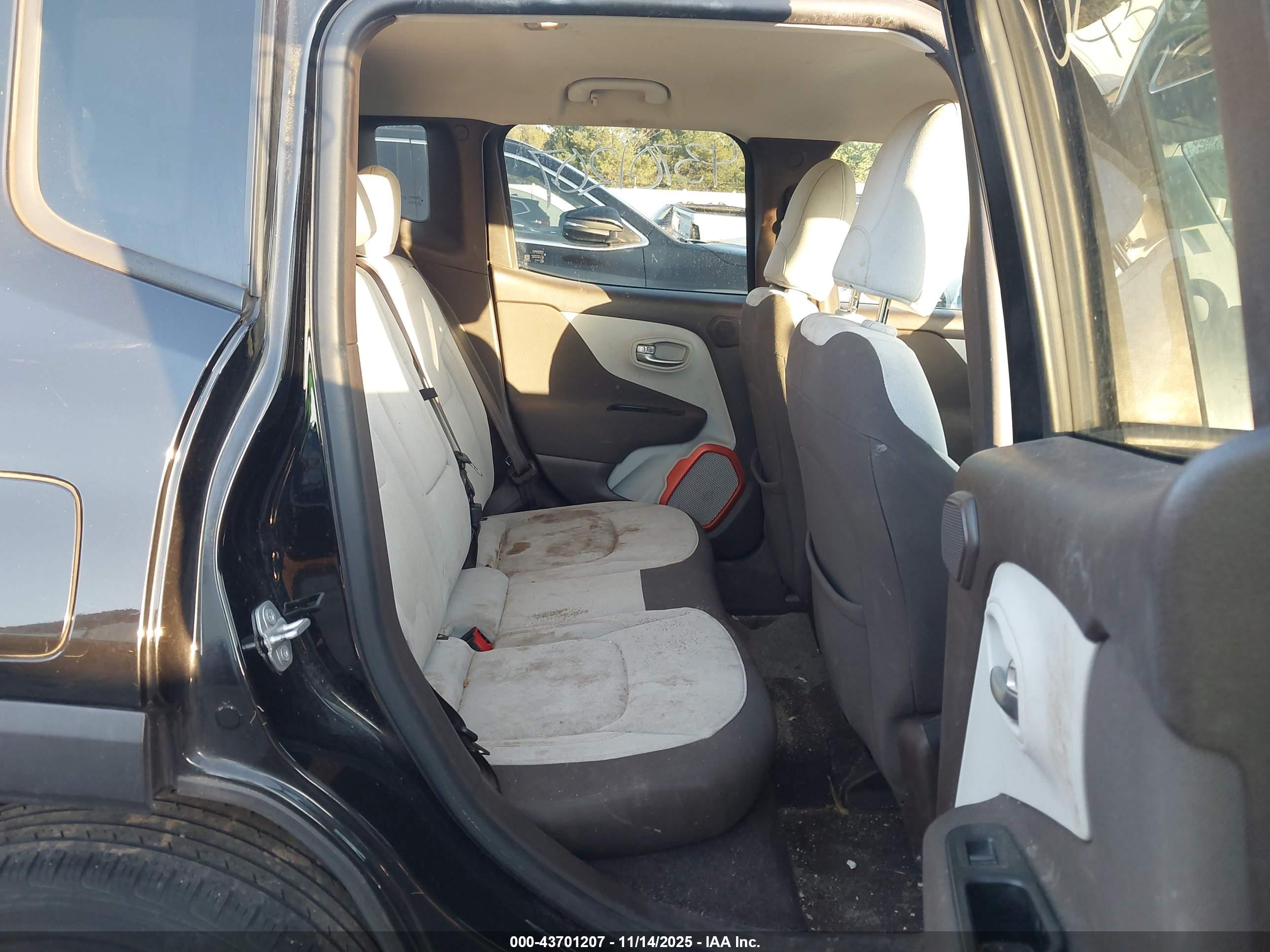 JEEP RENEGADE image 8
