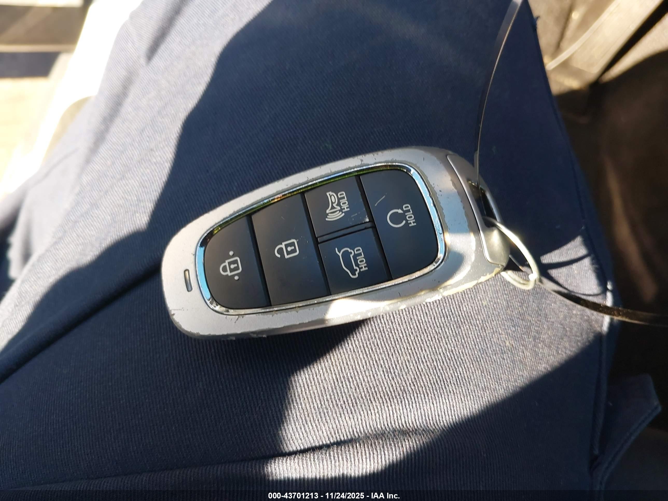 HYUNDAI SANTA image 11