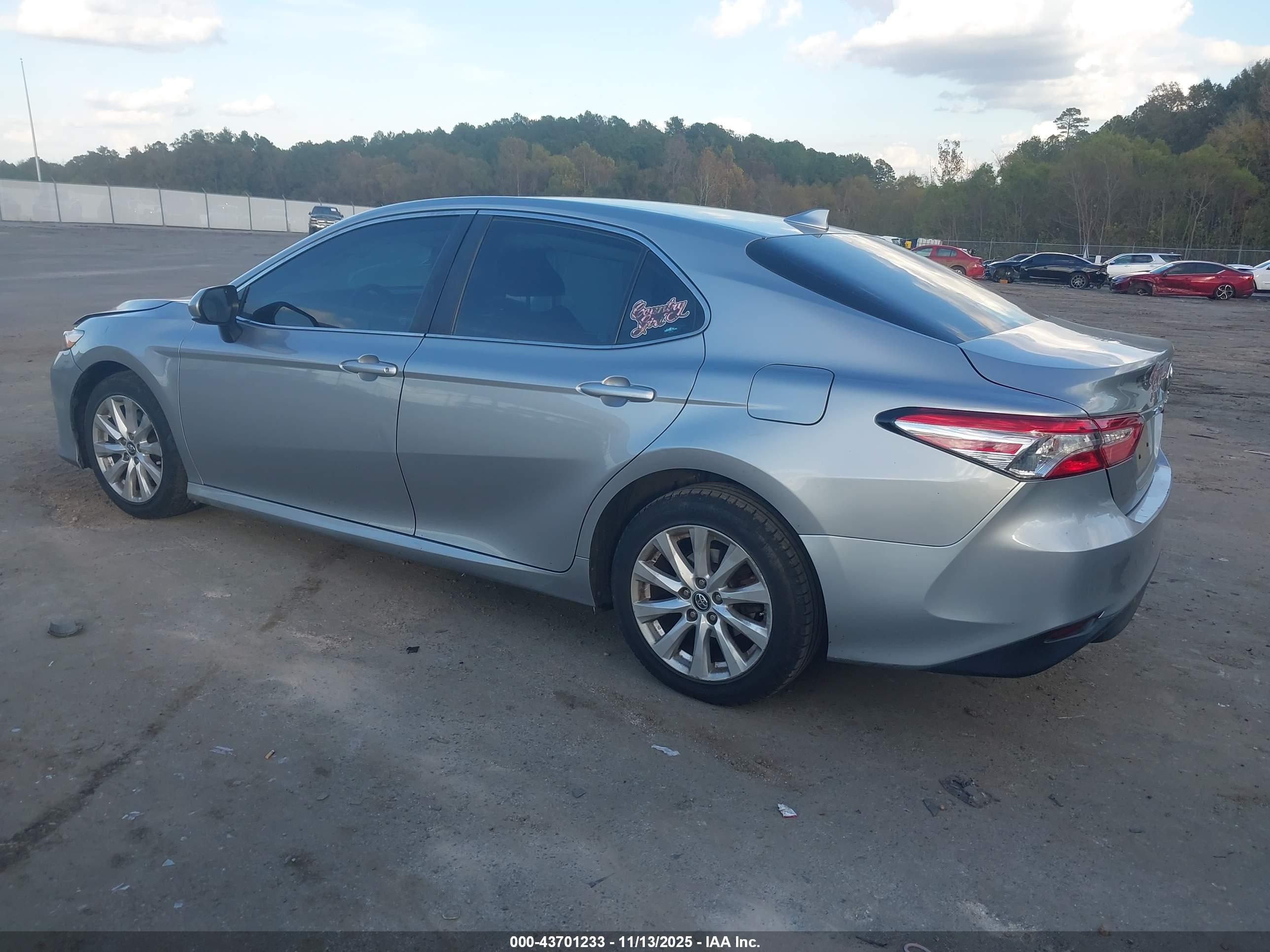 TOYOTA CAMRY image 3