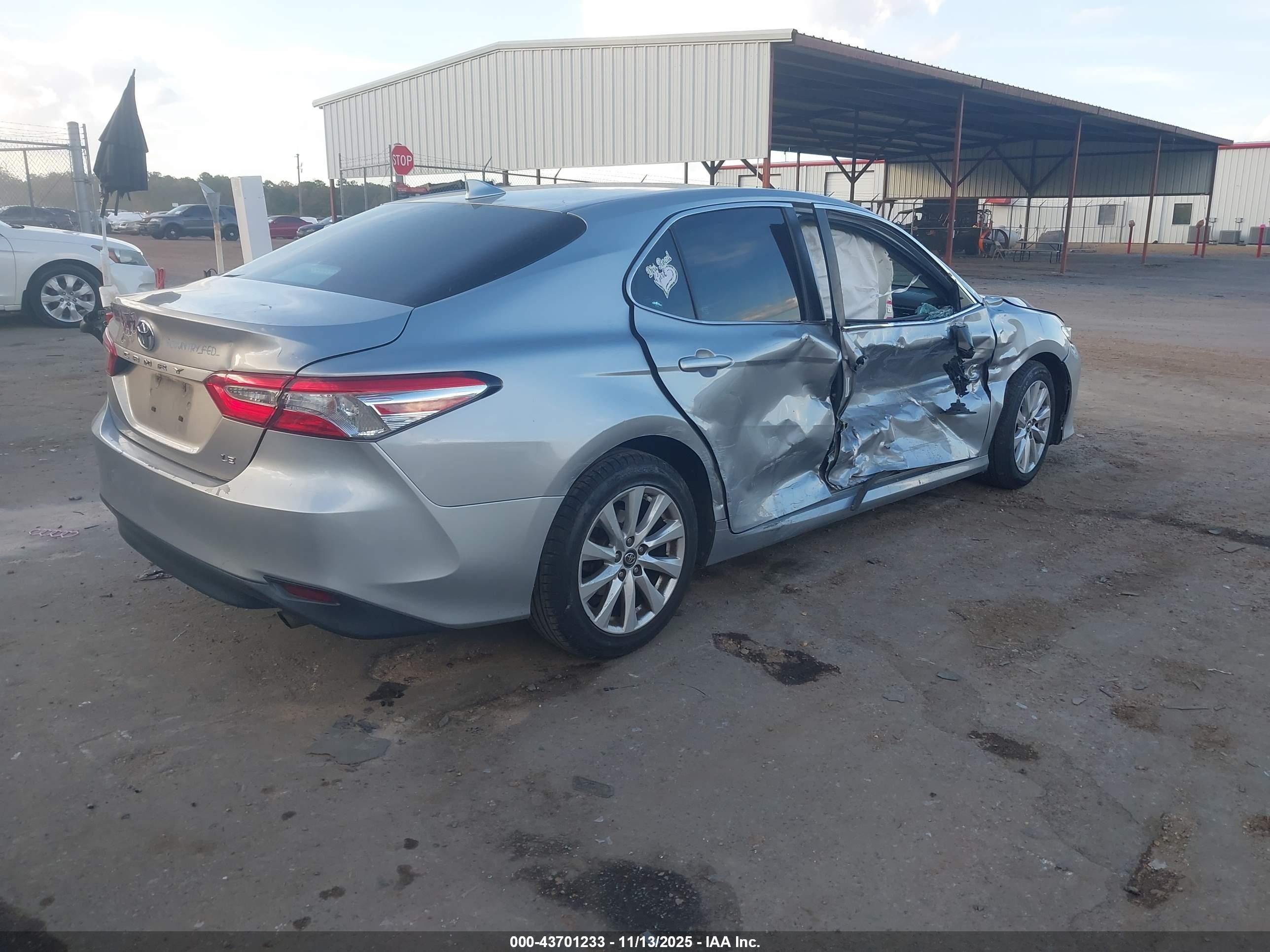 TOYOTA CAMRY image 4