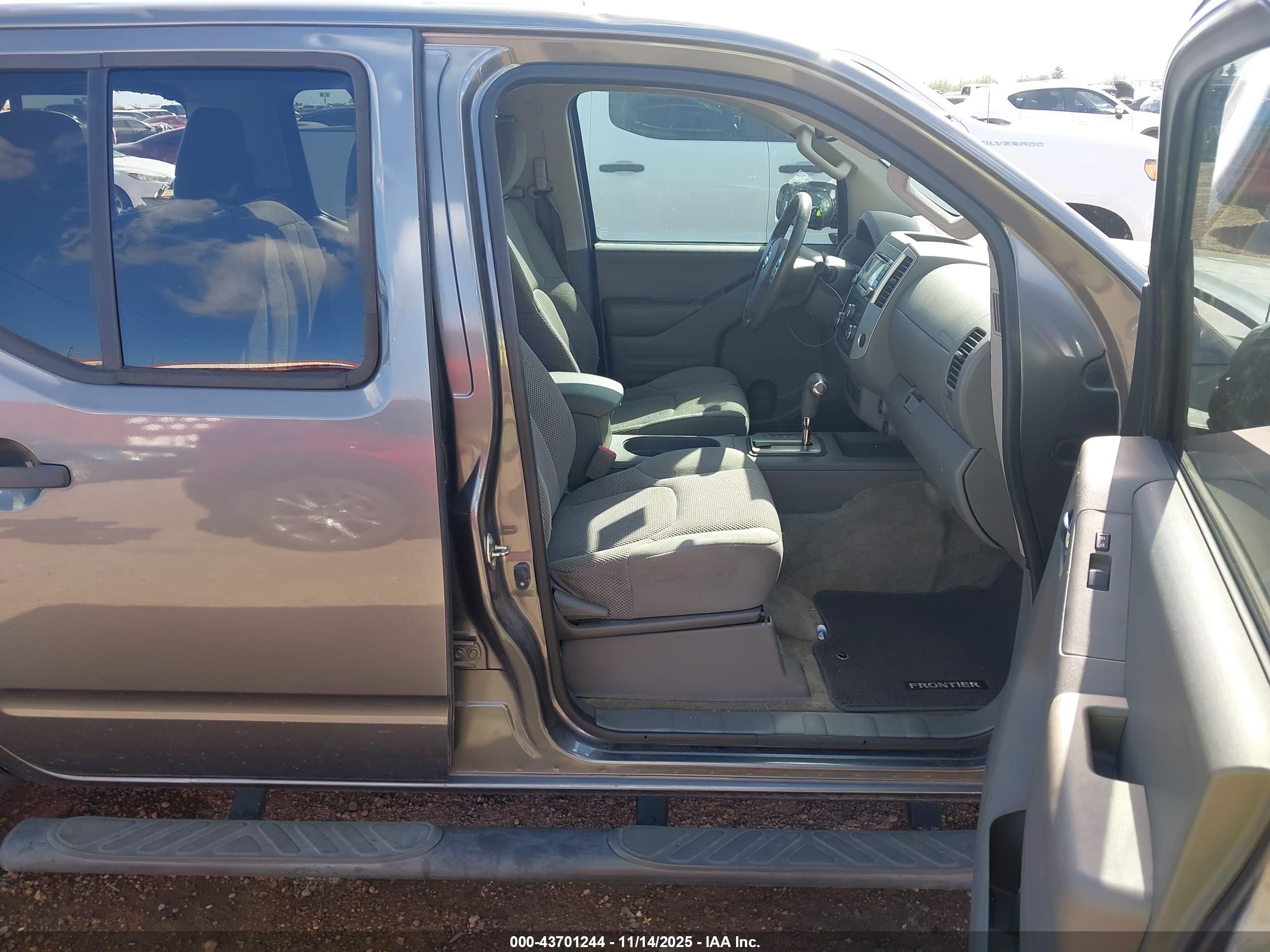 NISSAN FRONTIER image 5