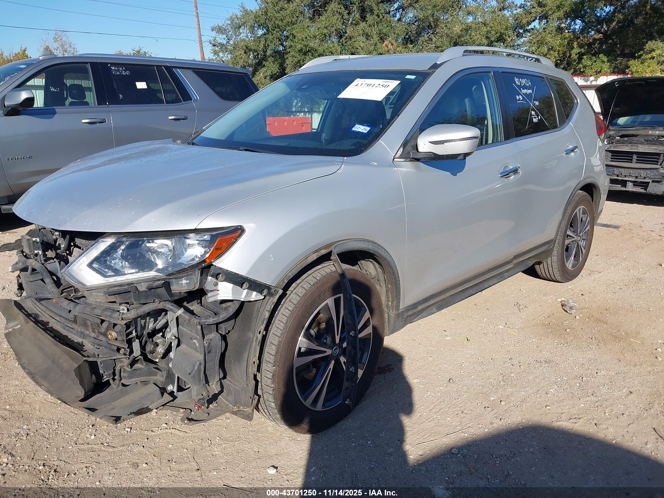 NISSAN ROGUE image 2