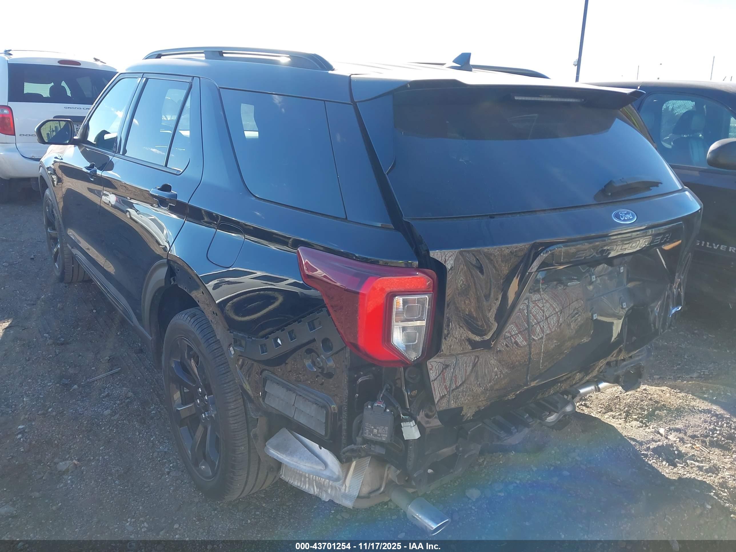 FORD EXPLORER image 3