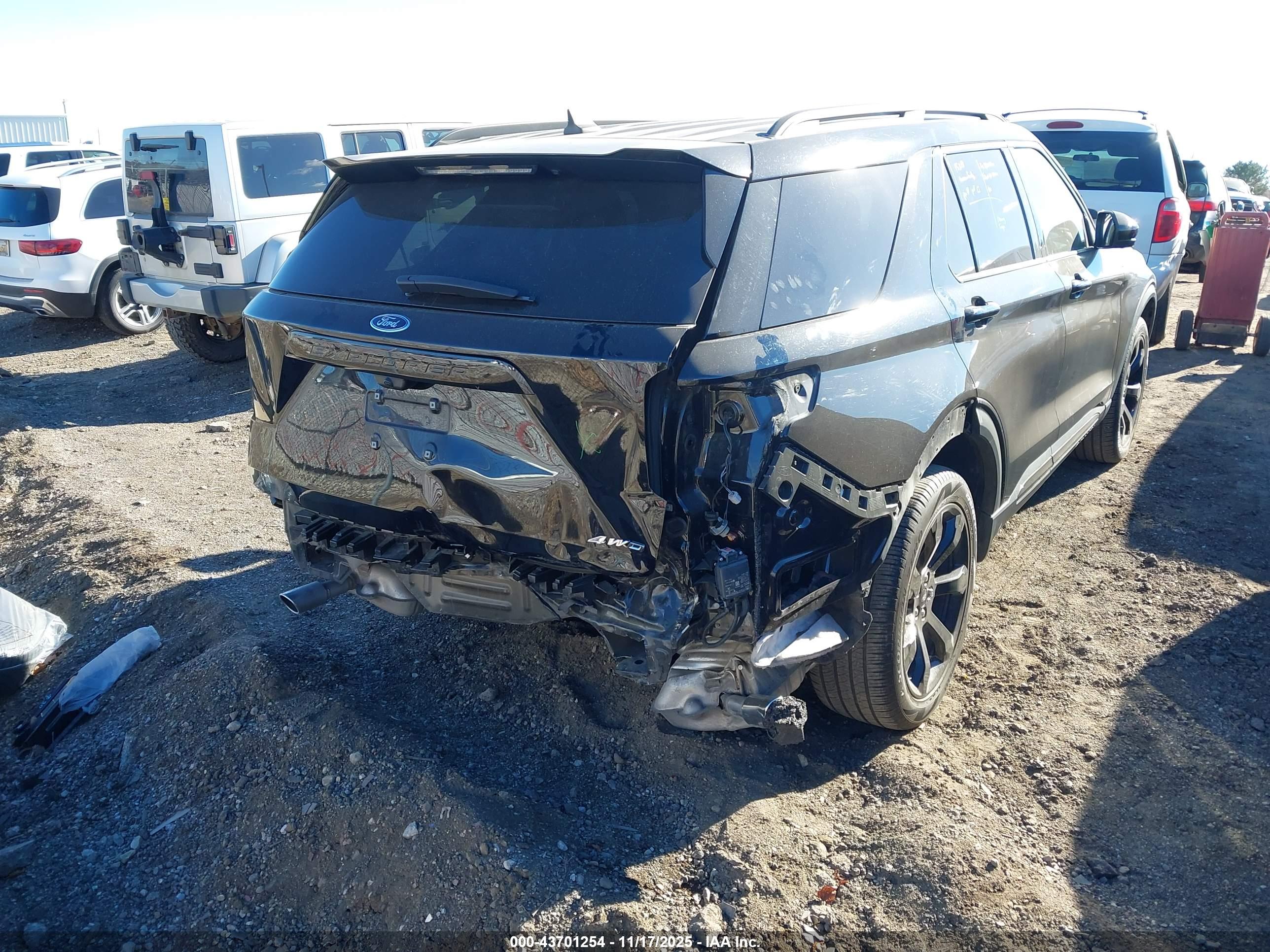 FORD EXPLORER image 4