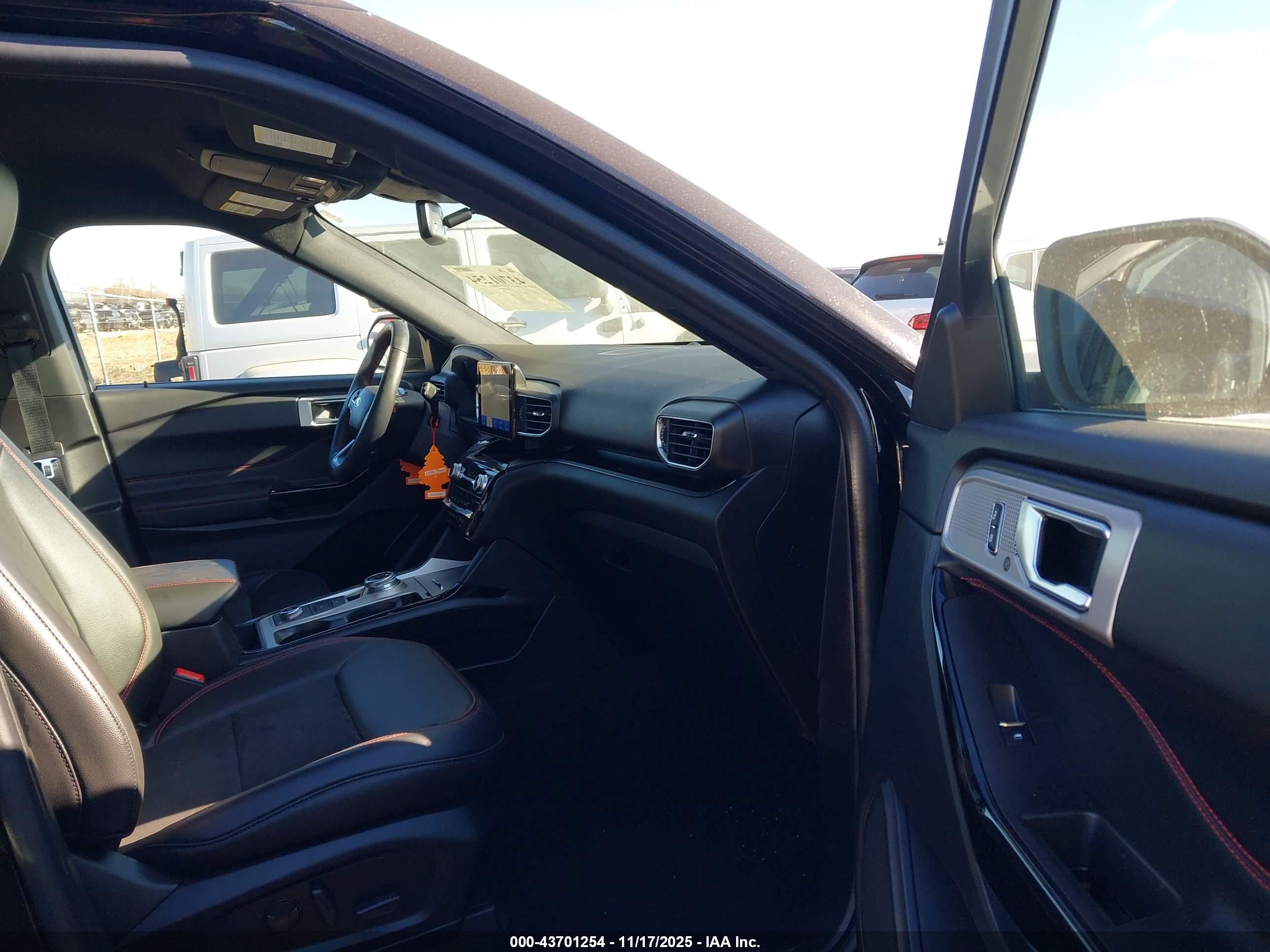 FORD EXPLORER image 5
