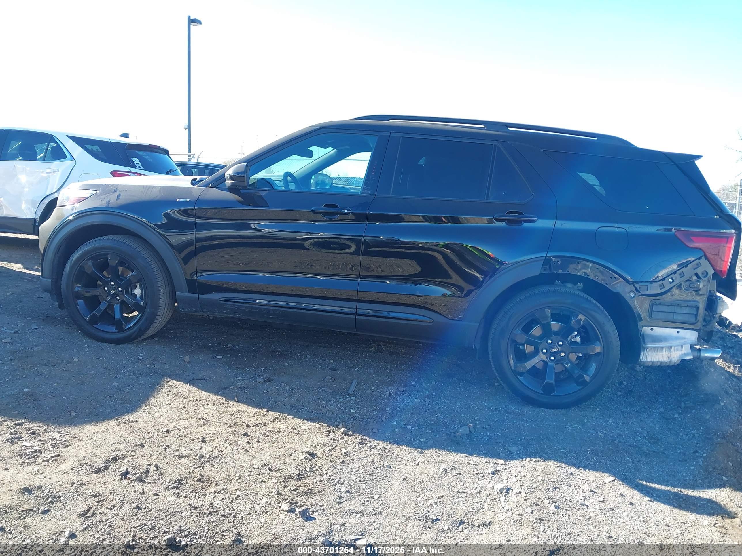 FORD EXPLORER image 6