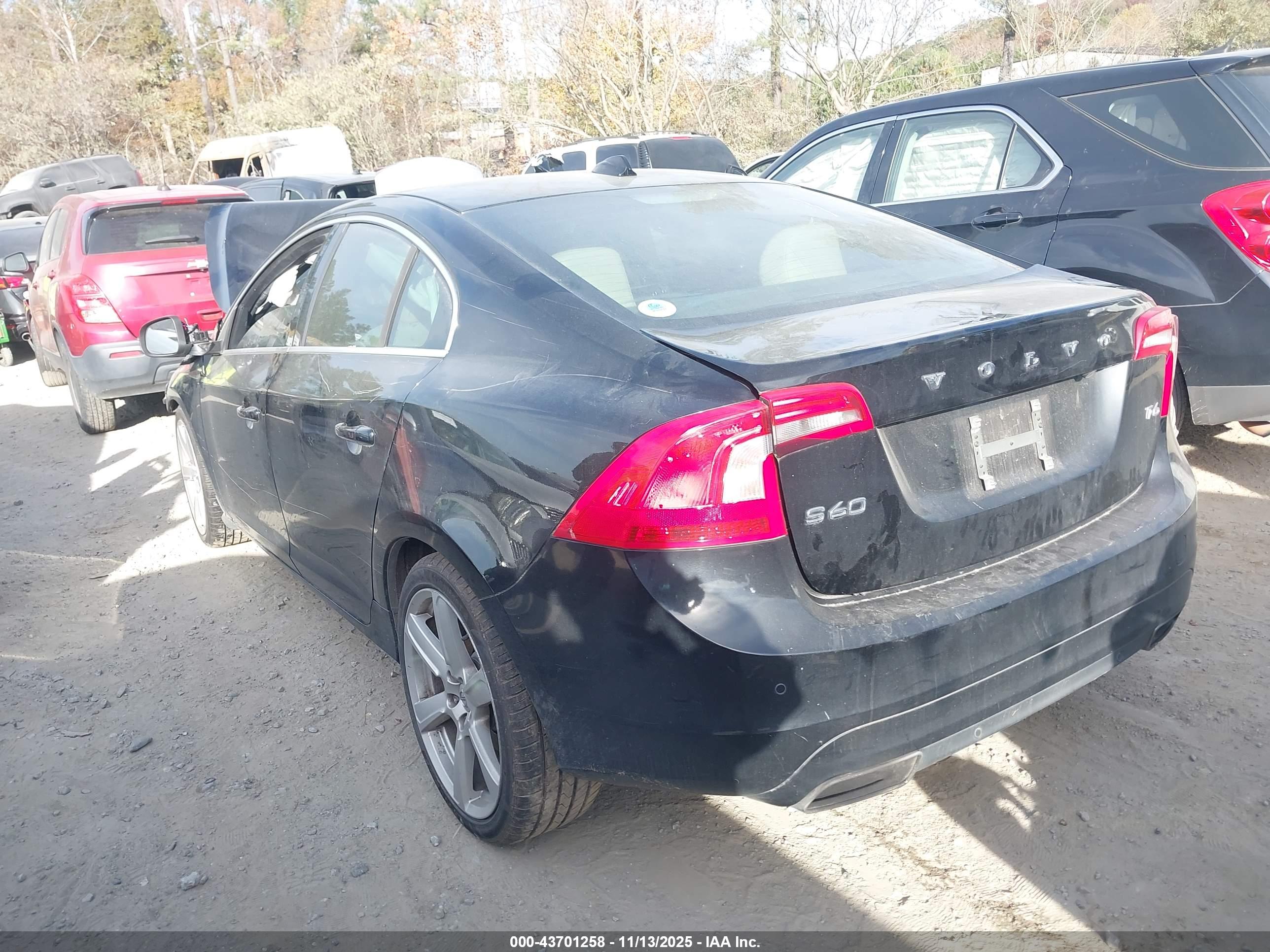 VOLVO S60 image 3