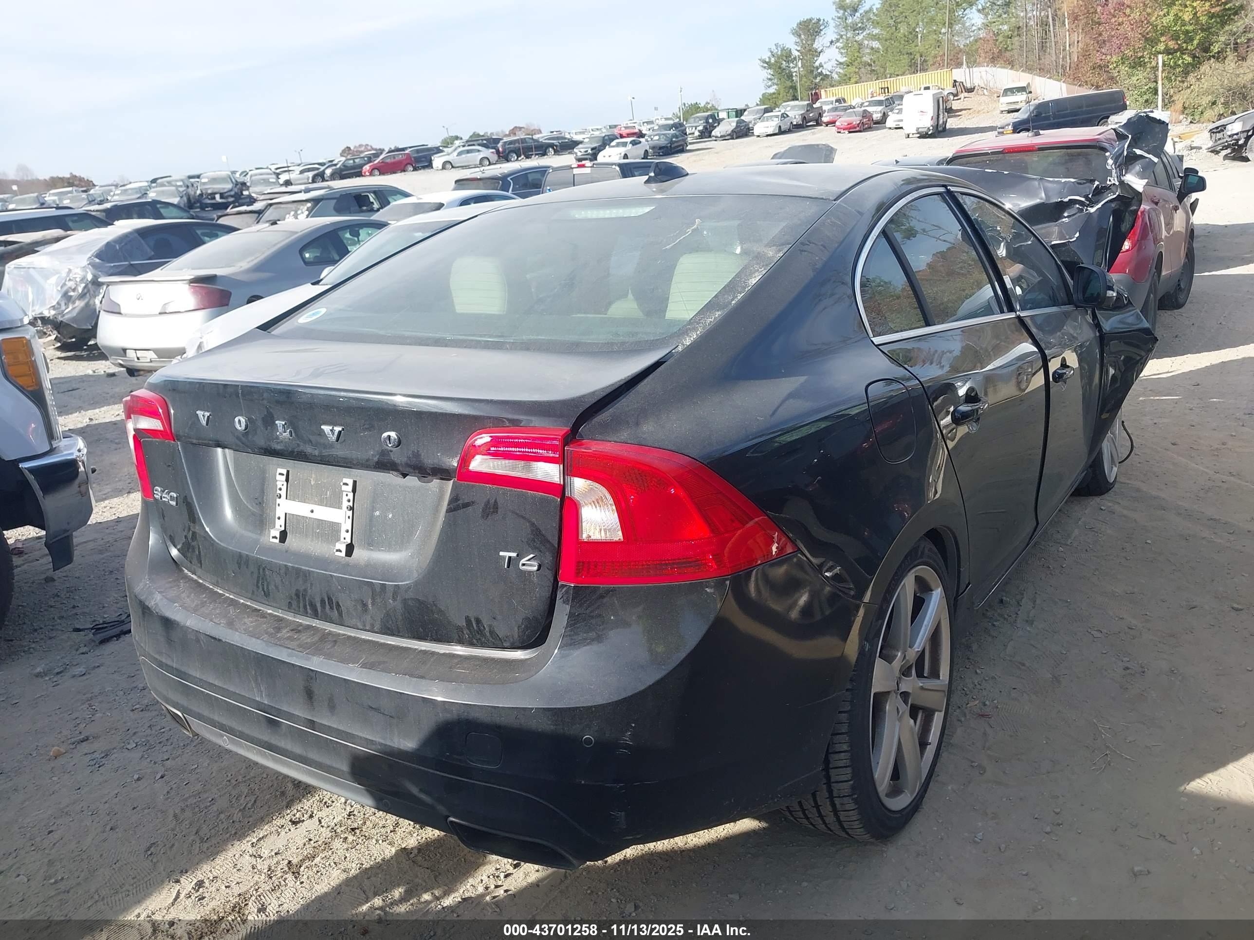 VOLVO S60 image 4