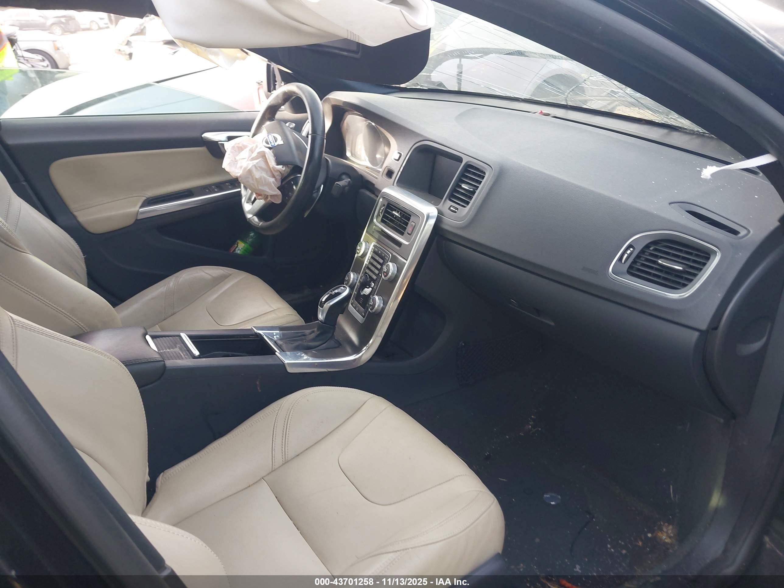 VOLVO S60 image 5