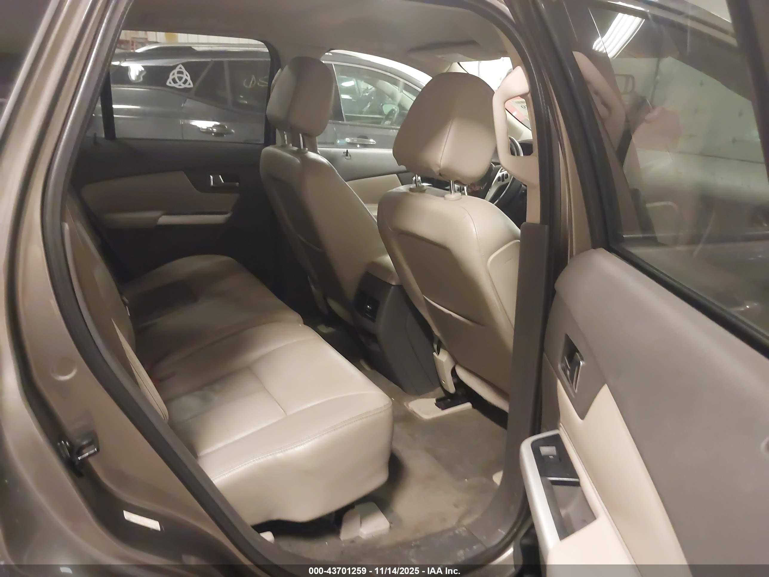 FORD EDGE image 8