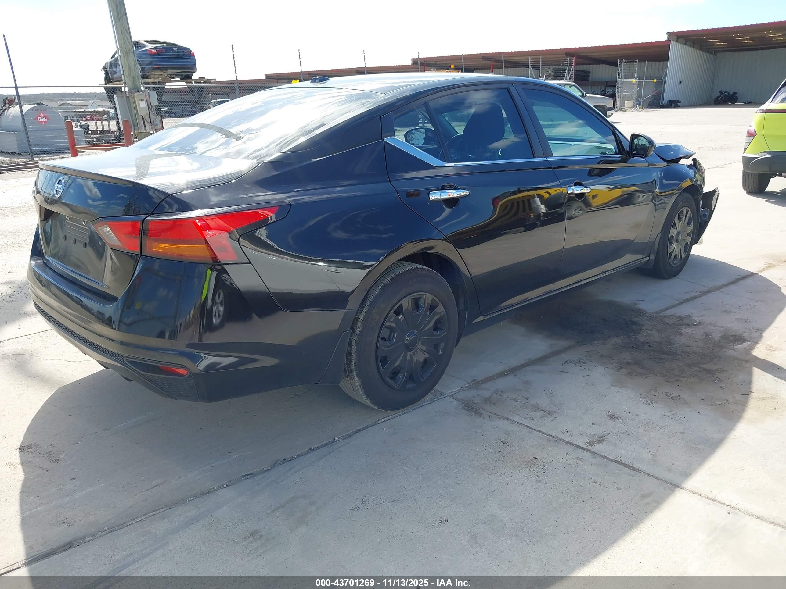 NISSAN ALTIMA image 4