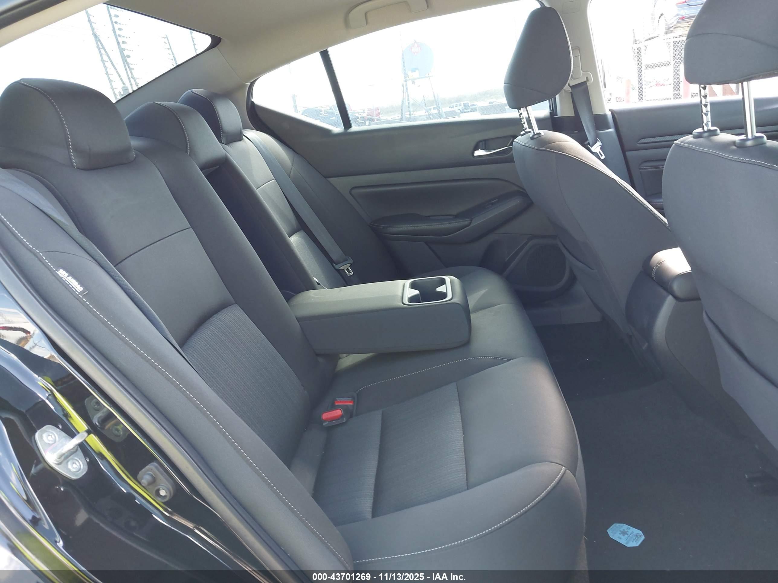 NISSAN ALTIMA image 8