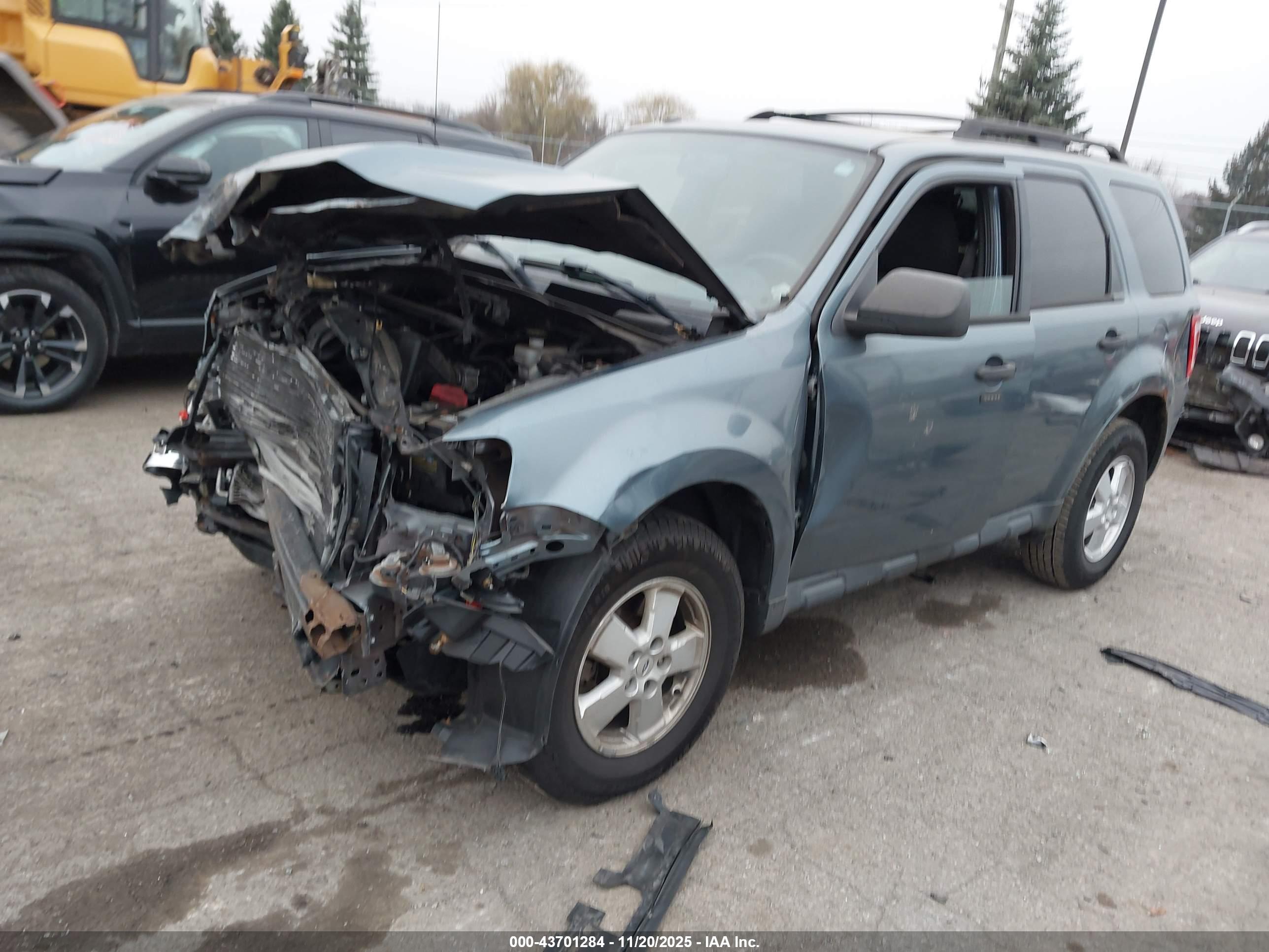 FORD ESCAPE image 2