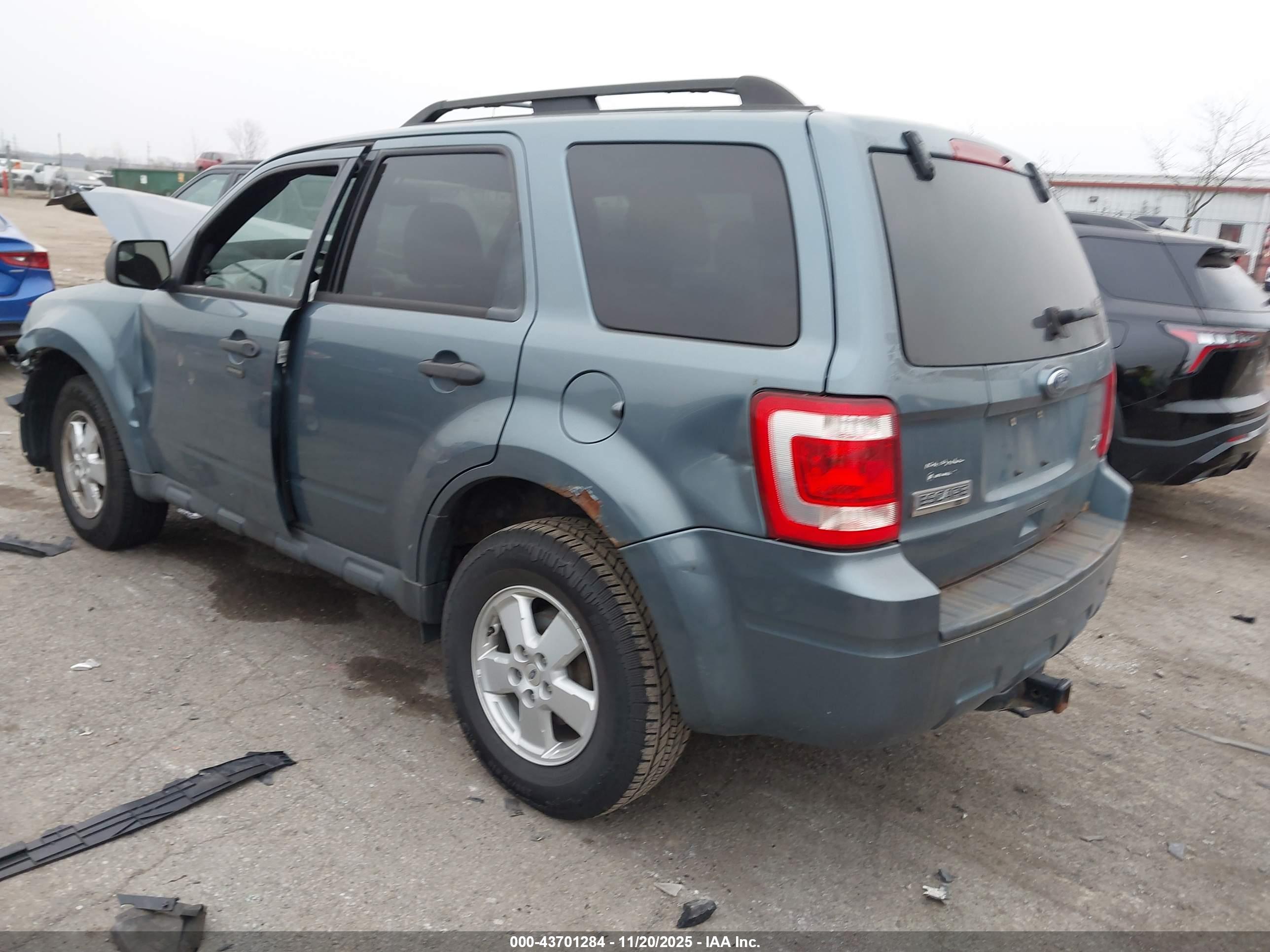 FORD ESCAPE image 3