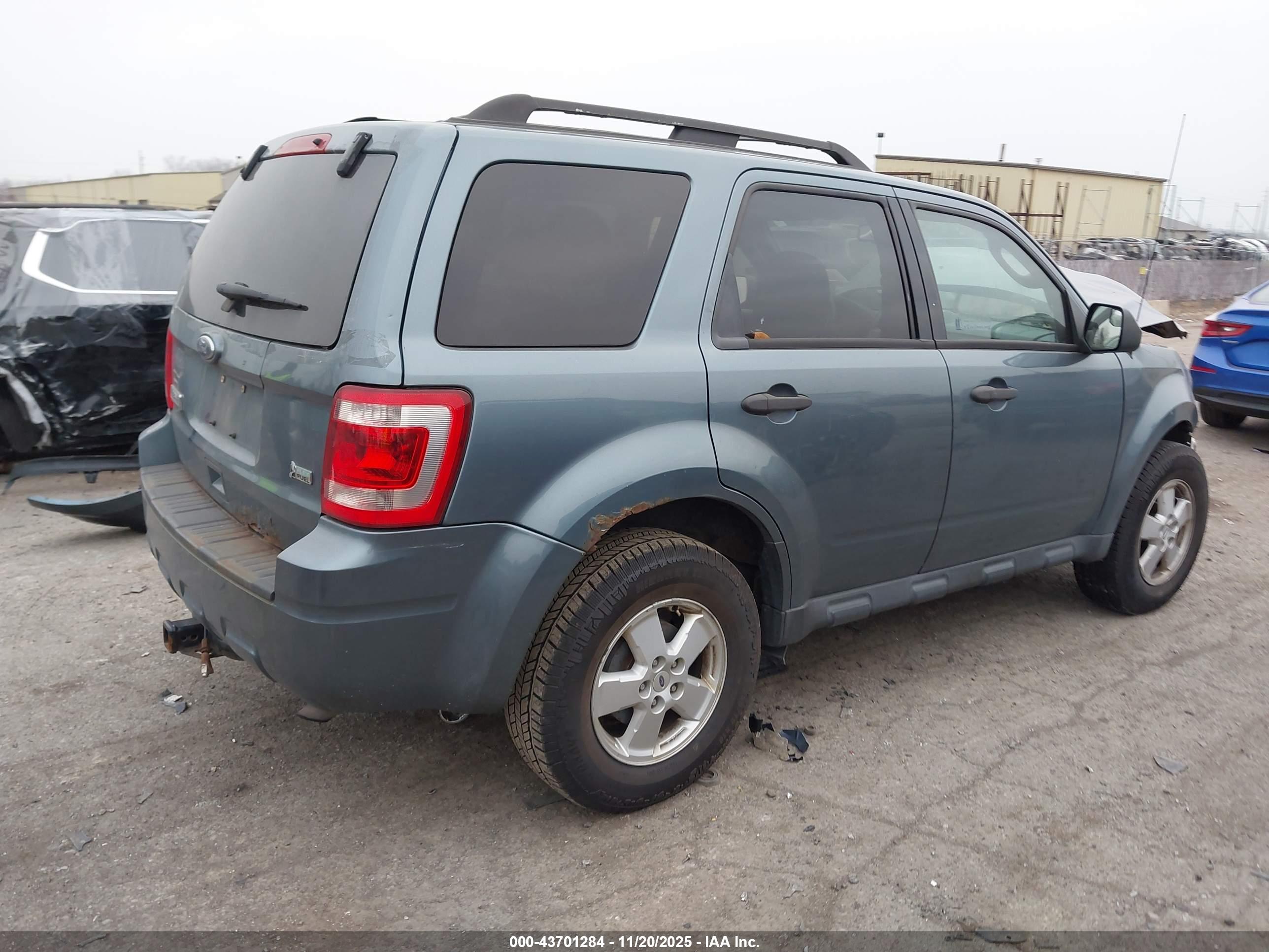 FORD ESCAPE image 4