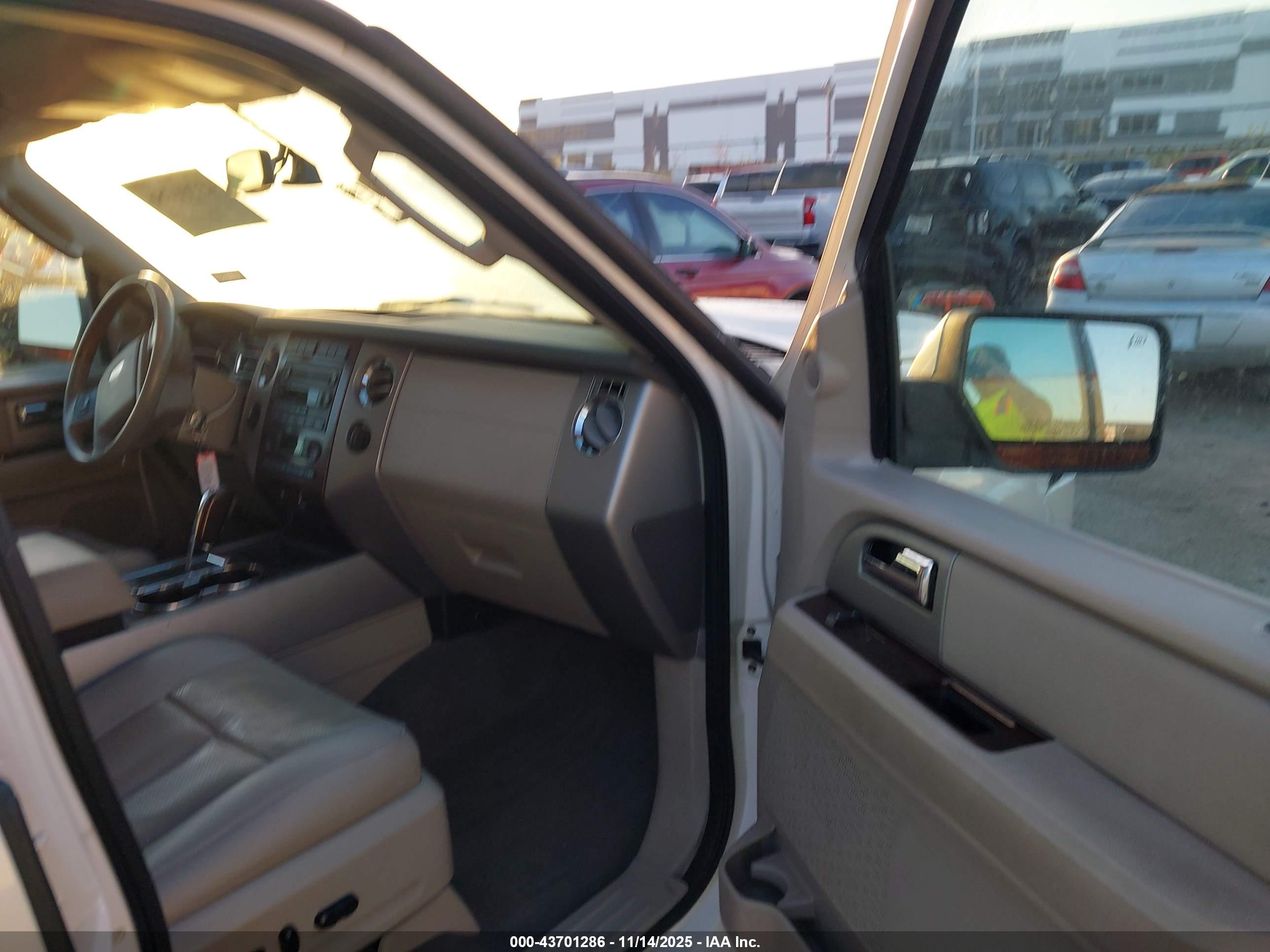 FORD EXPEDITION image 5