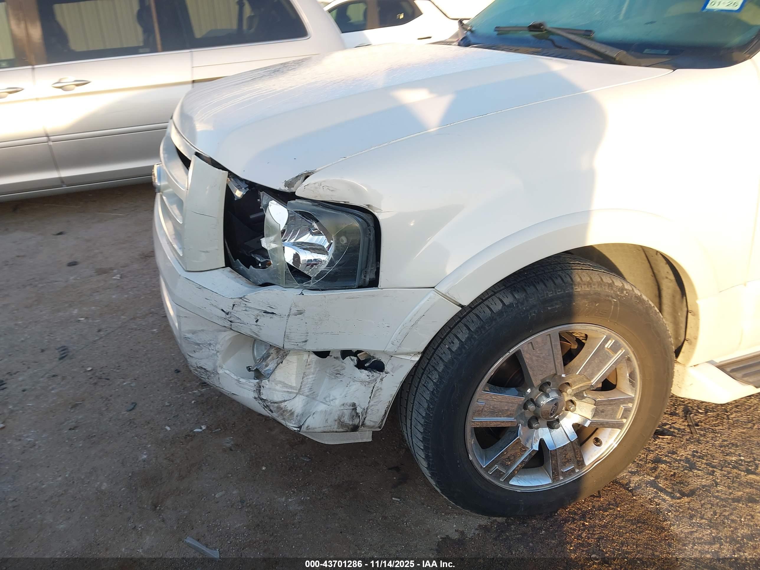 FORD EXPEDITION image 6