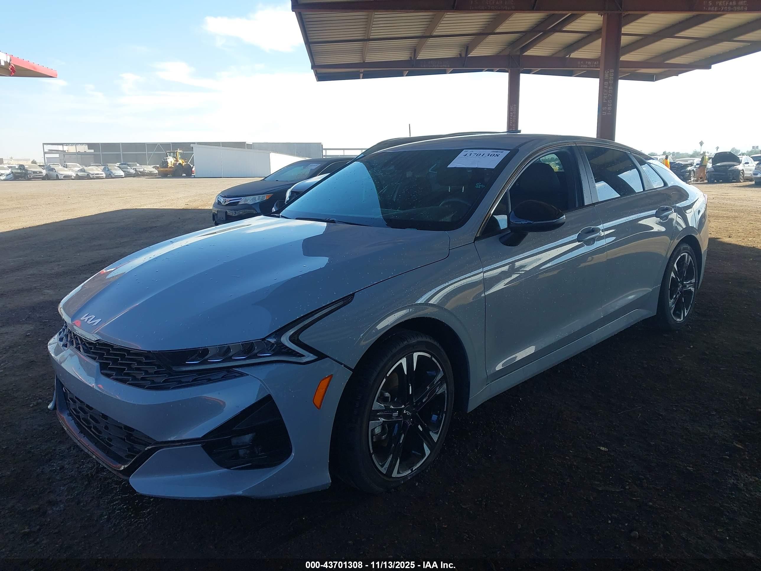 KIA K5 image 2