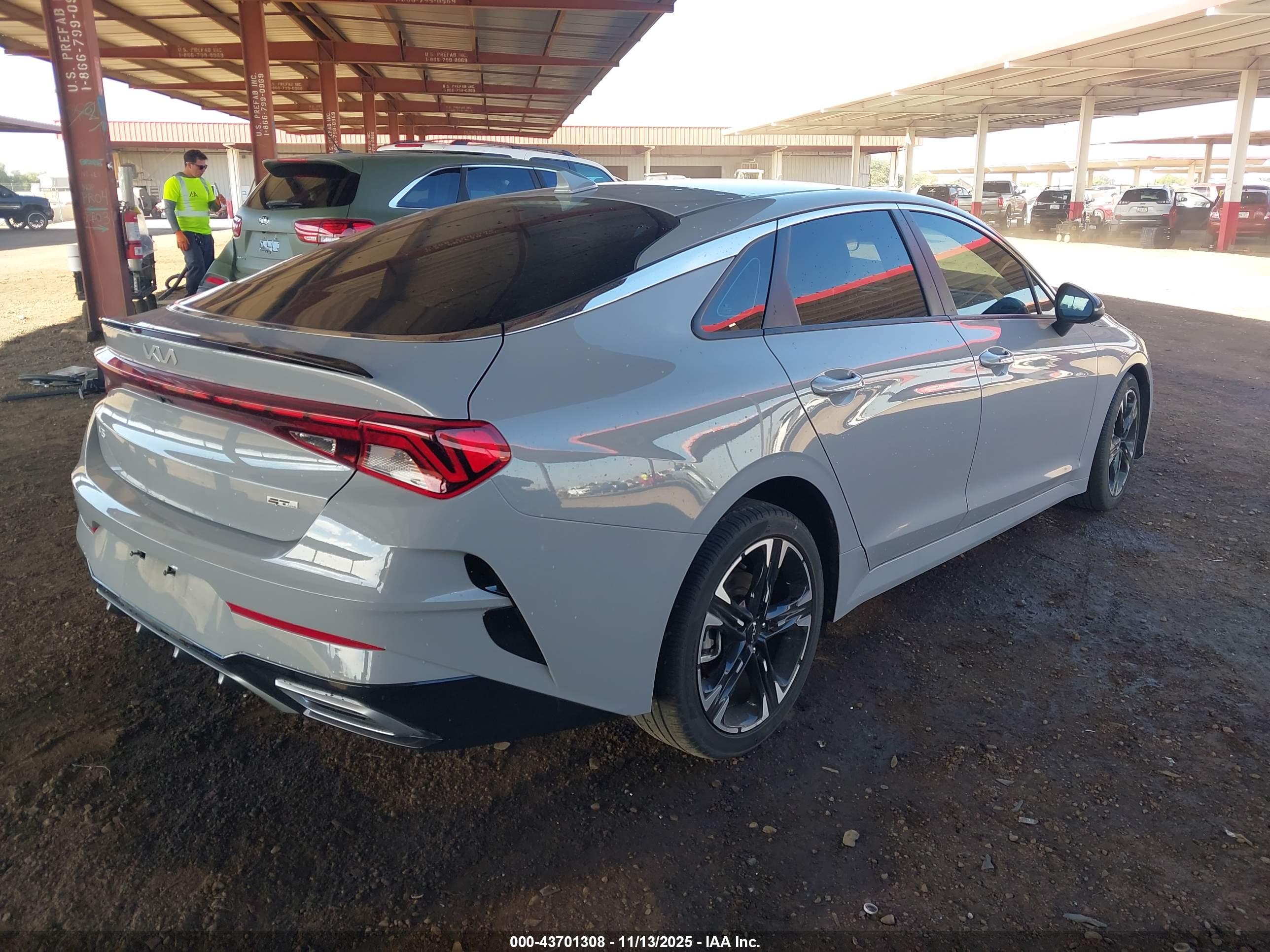 KIA K5 image 4