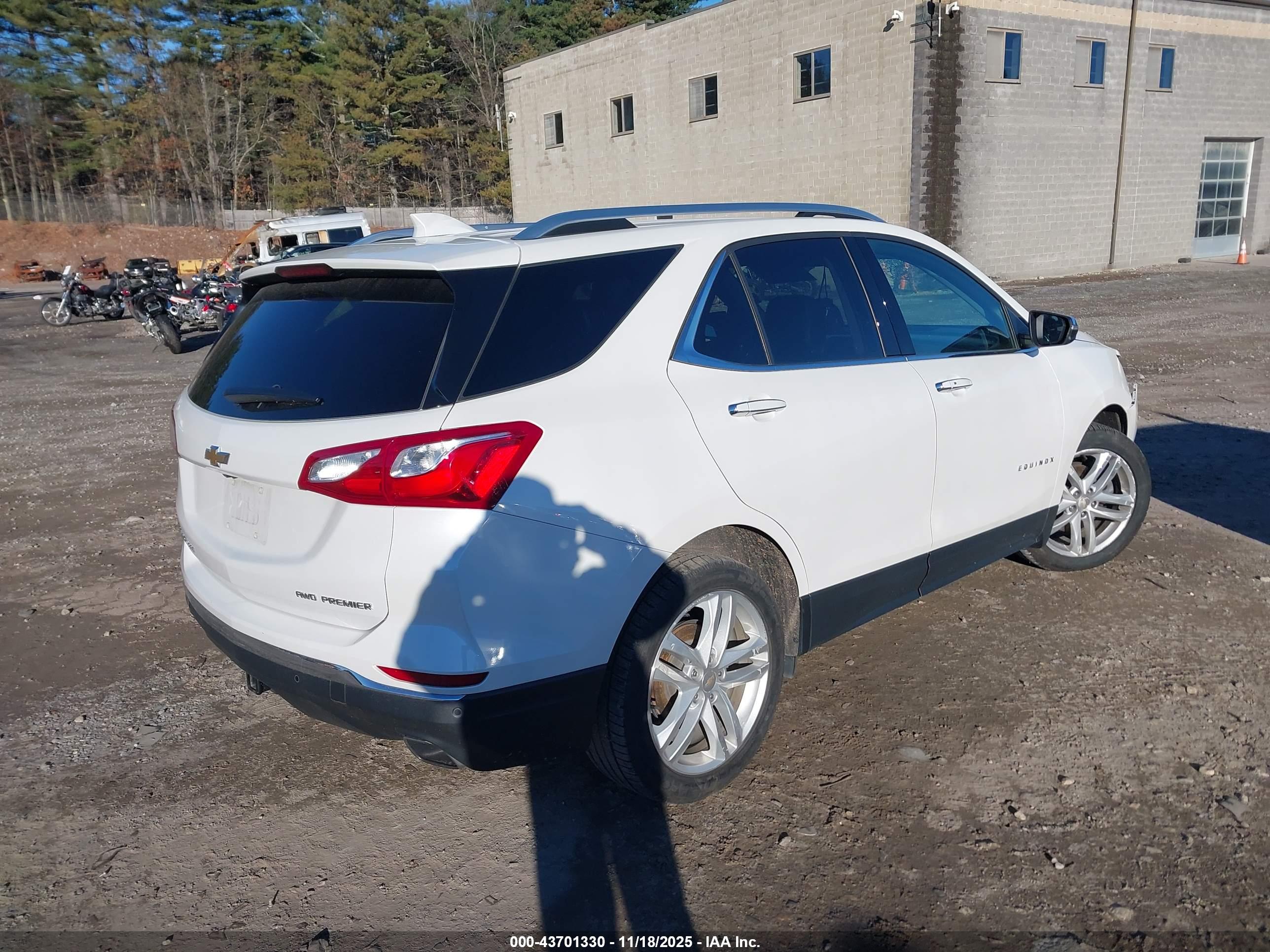 CHEVROLET EQUINOX image 4