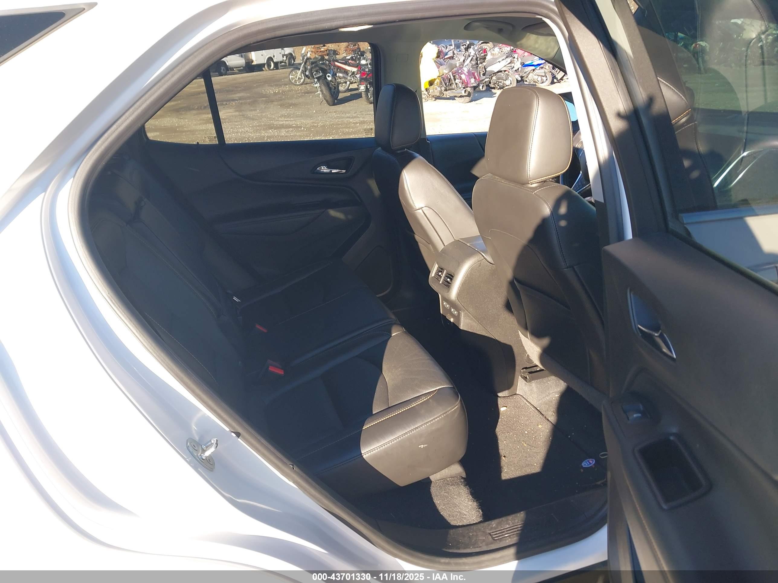 CHEVROLET EQUINOX image 8