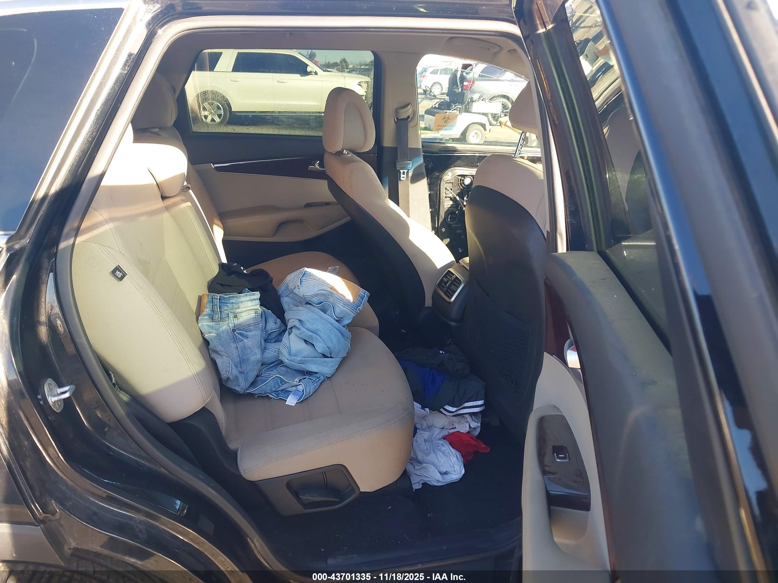 KIA SORENTO image 8
